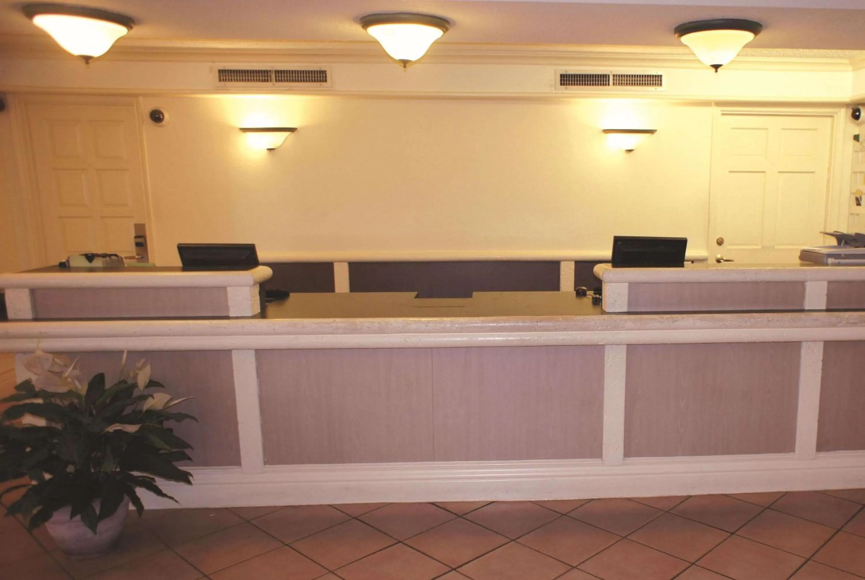 Lobby or reception in Super 8 by Wyndham Austin South I-35