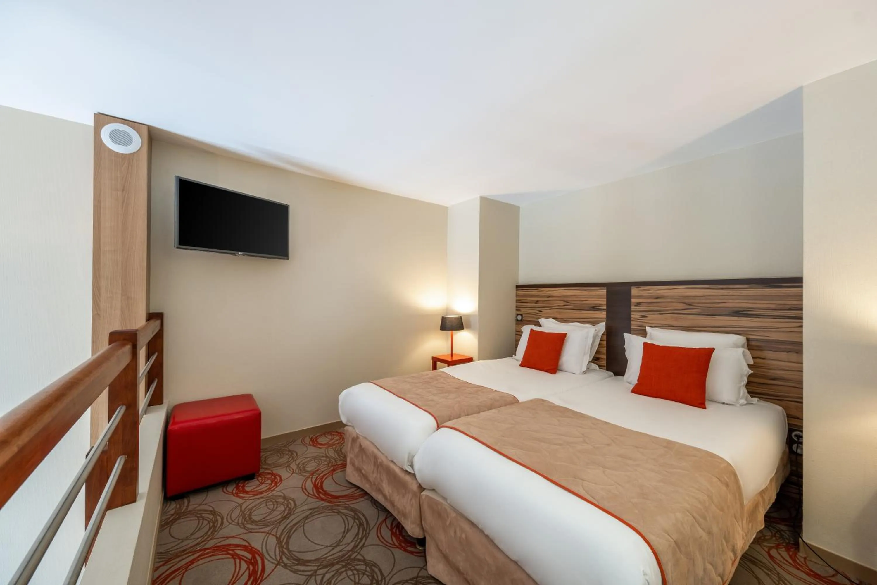 Photo of the whole room, Bed in Aparthotel Adagio Lyon Patio Confluence