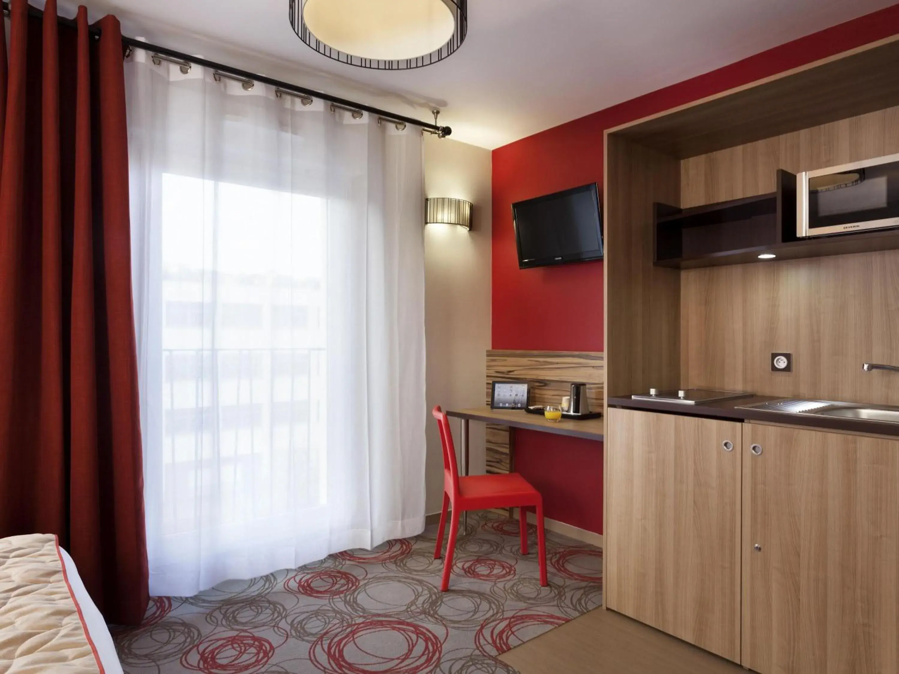 Studio with Double Bed in Aparthotel Adagio Lyon Patio Confluence Studio with Double Bed in Aparthotel Adagio Lyon Patio Confluence