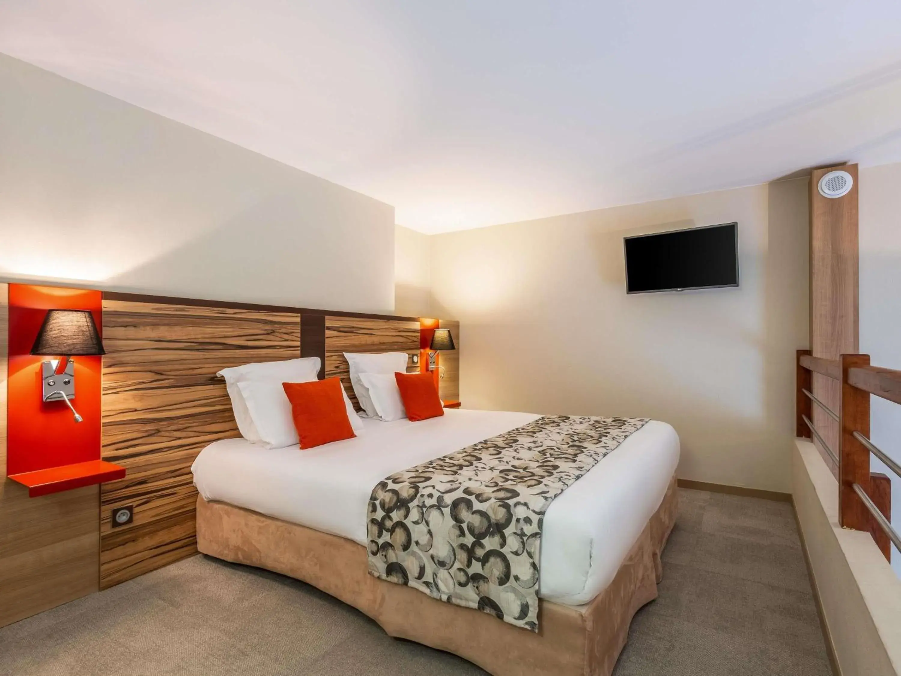 Bedroom, Bed in Aparthotel Adagio Lyon Patio Confluence Bedroom, Bed in Aparthotel Adagio Lyon Patio Confluence