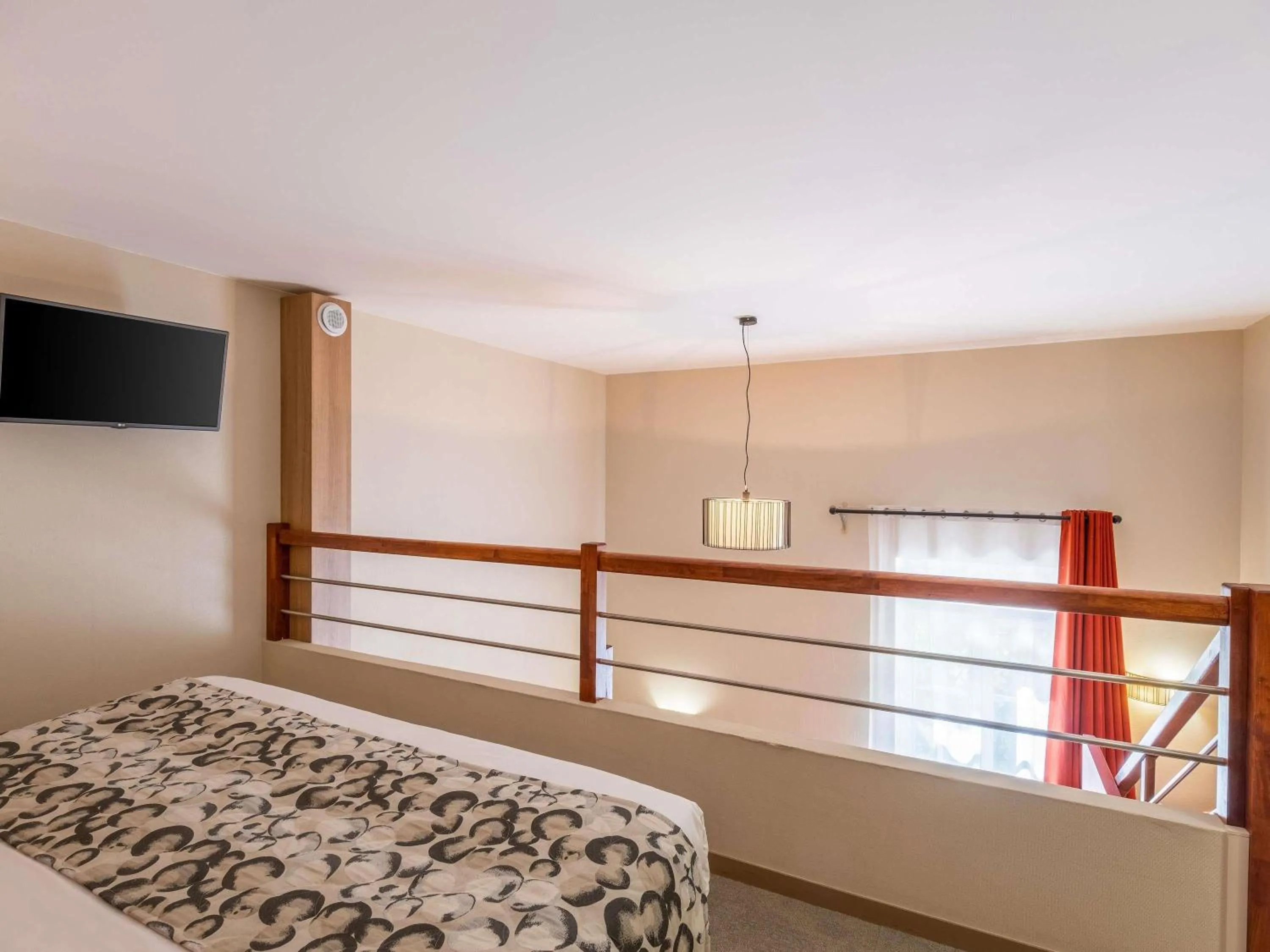 Bedroom, Bed in Aparthotel Adagio Lyon Patio Confluence