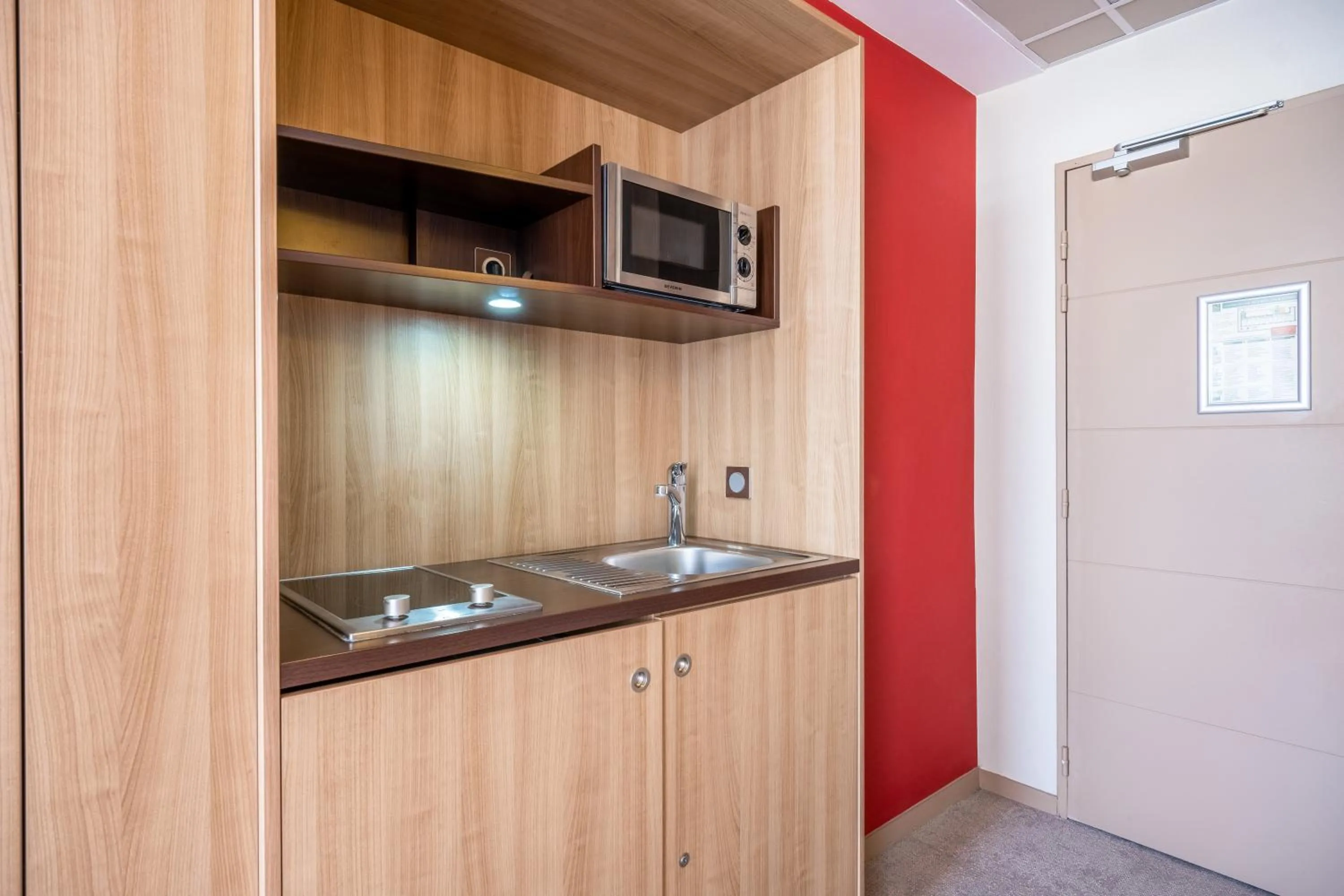 Kitchen or kitchenette in Aparthotel Adagio Lyon Patio Confluence