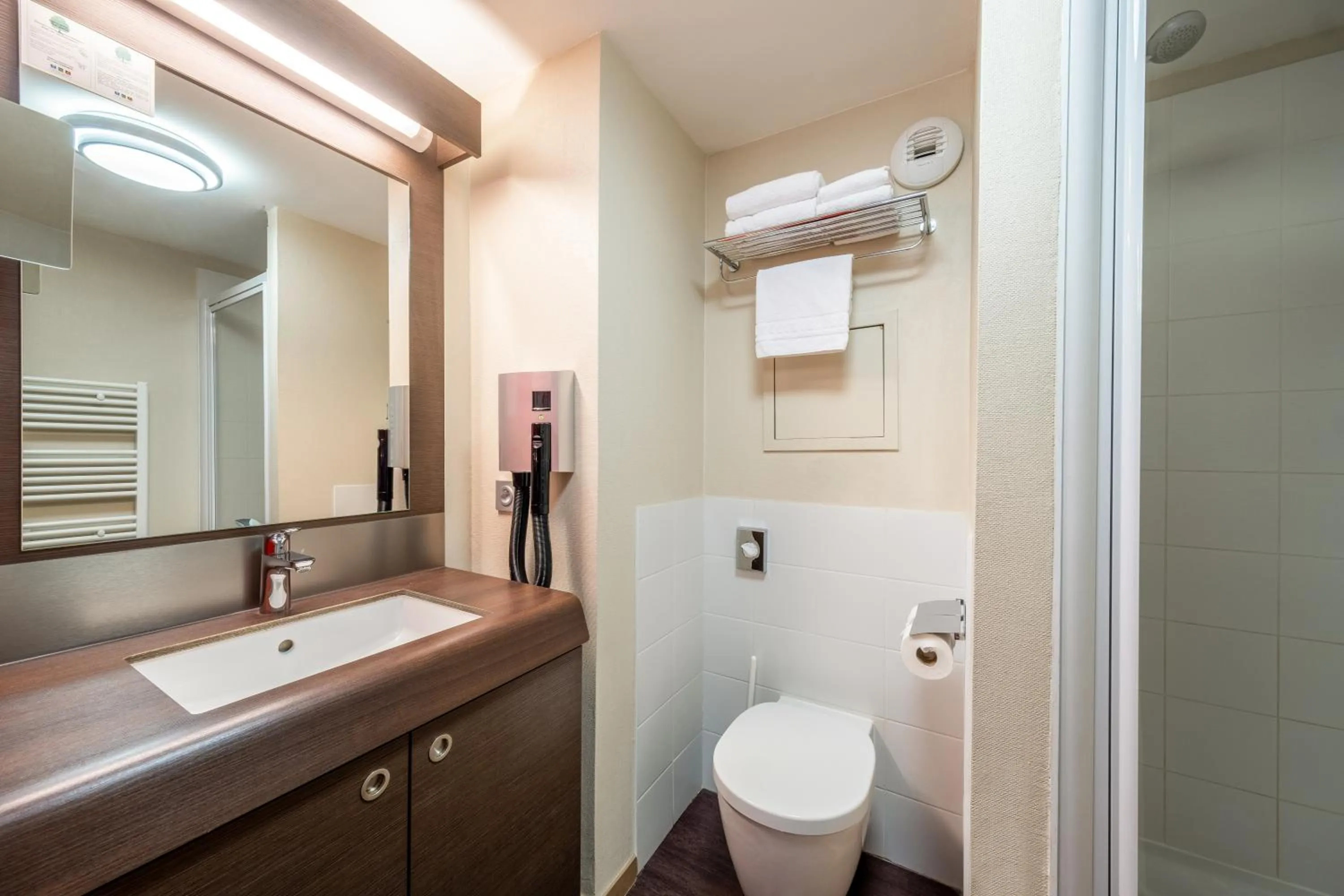 Bathroom in Aparthotel Adagio Lyon Patio Confluence