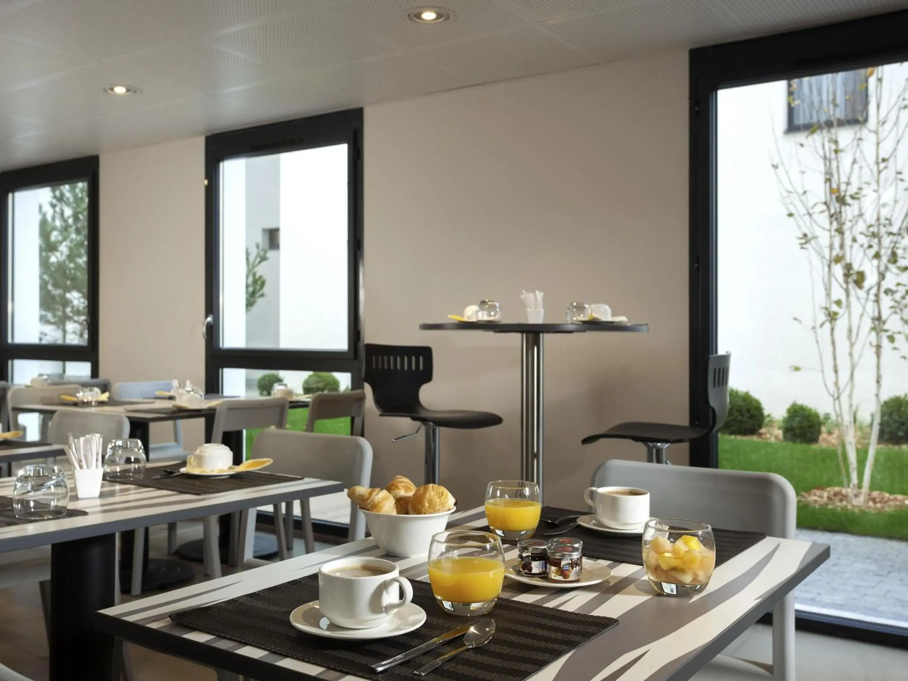 Breakfast in Aparthotel Adagio Lyon Patio Confluence Breakfast in Aparthotel Adagio Lyon Patio Confluence