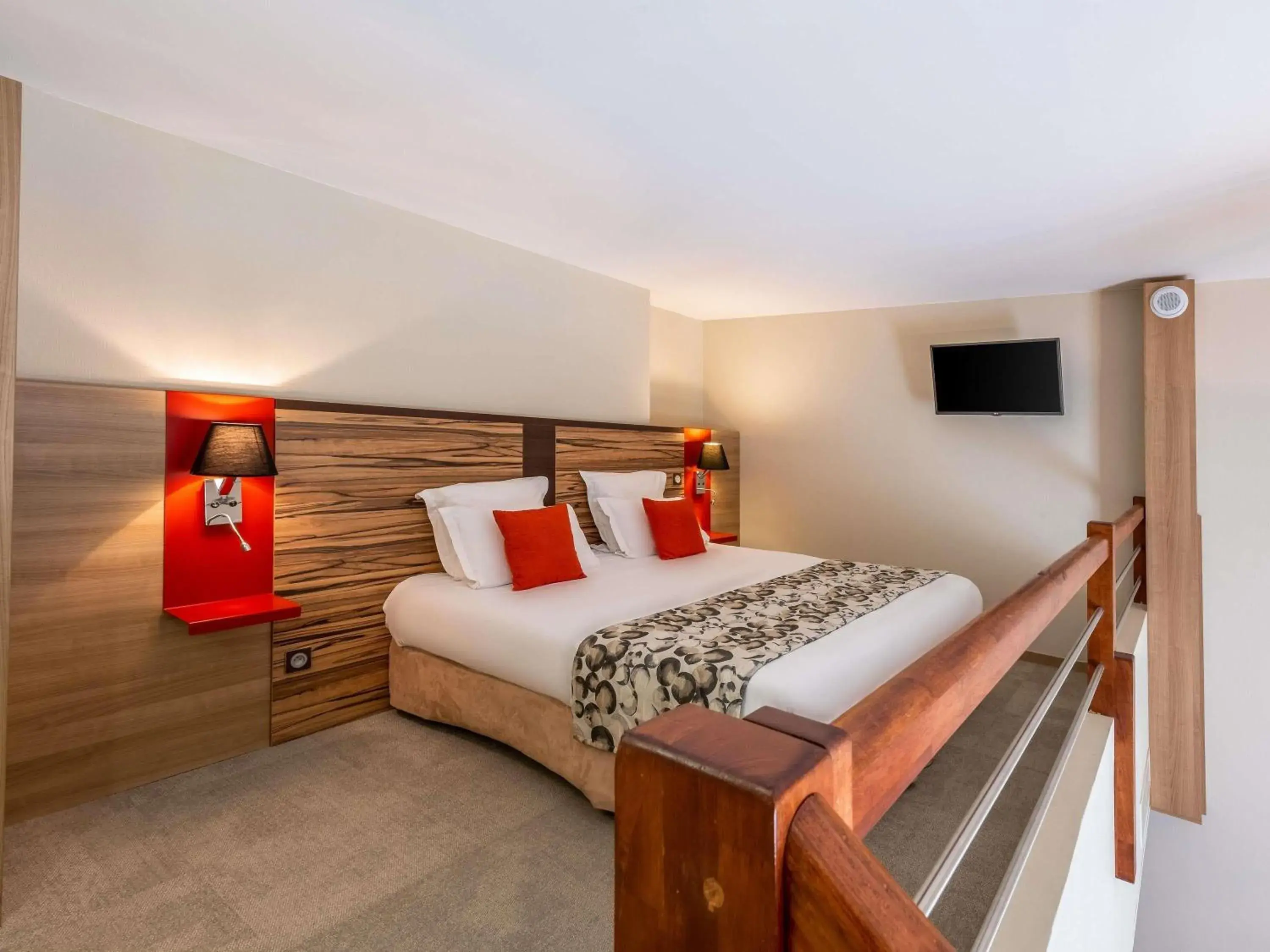 Bedroom, Bed in Aparthotel Adagio Lyon Patio Confluence Bedroom, Bed in Aparthotel Adagio Lyon Patio Confluence