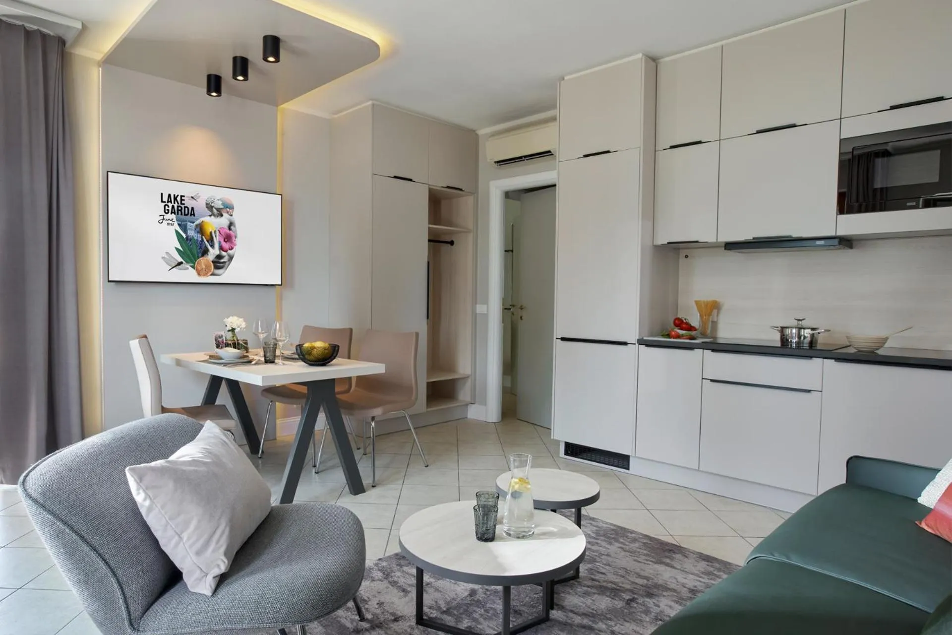 Kitchen or kitchenette in June Stay Lake Garda