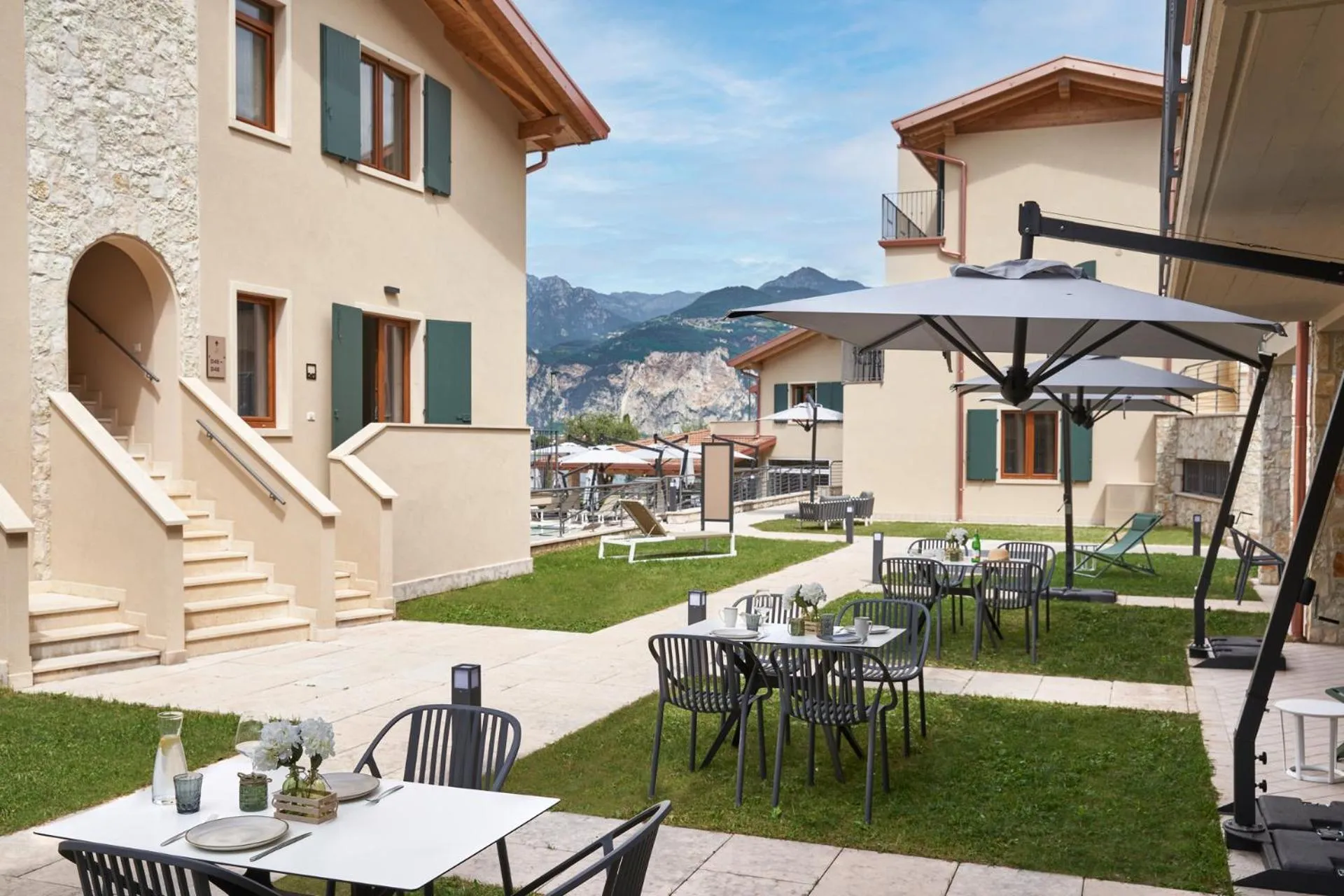 Garden in June Stay Lake Garda