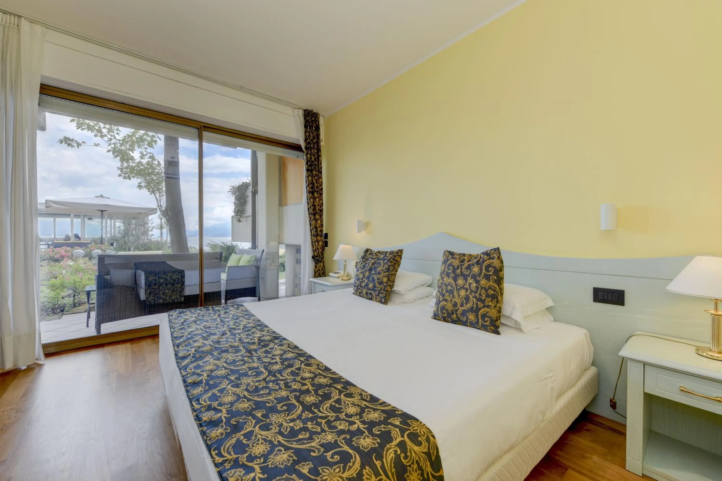 Bed in Lido International