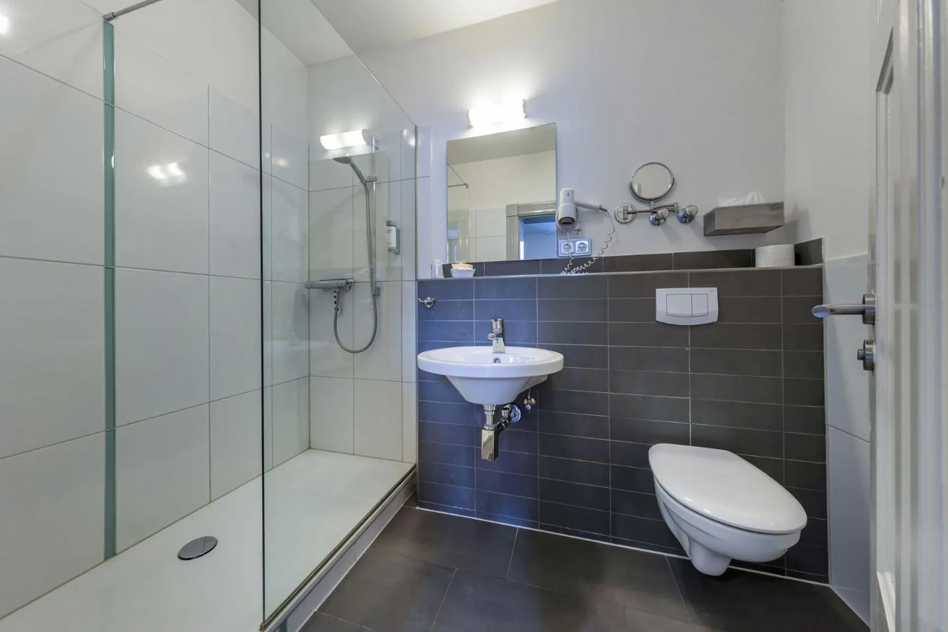 Shower in Designhotel 1690 & Apartments