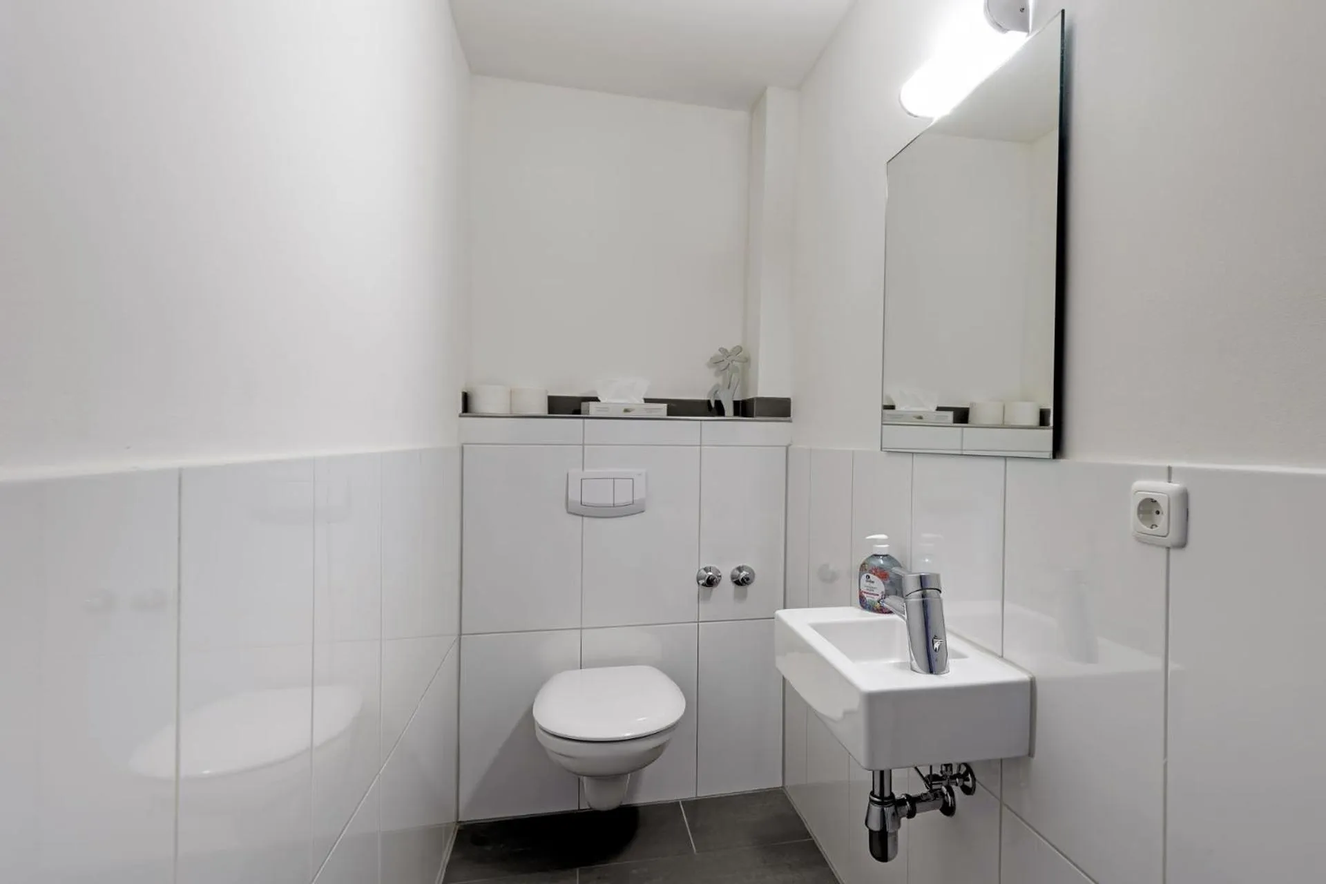 Toilet in Designhotel 1690 & Apartments