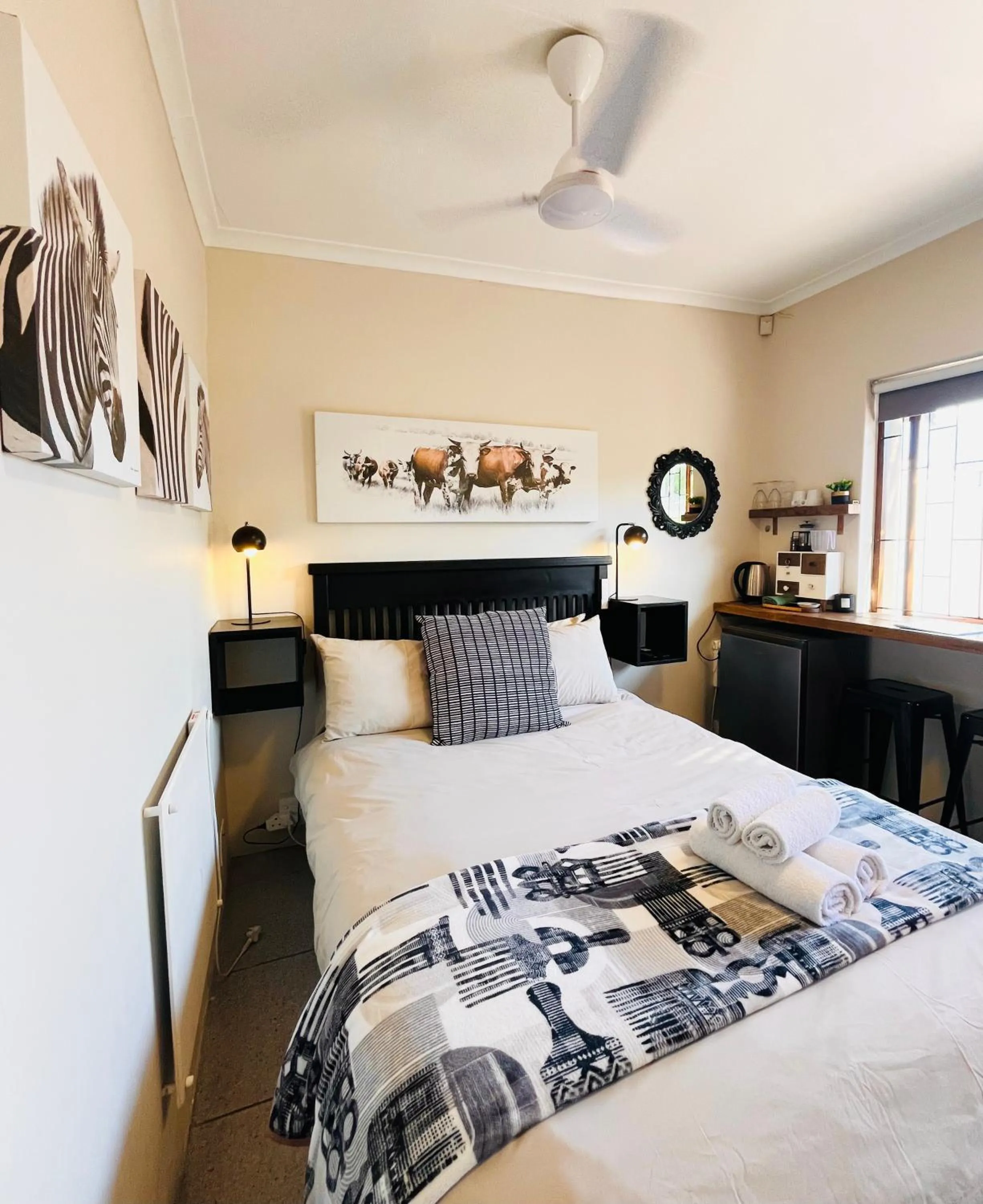 Bed in Dolphin Circle Bed and Breakfast