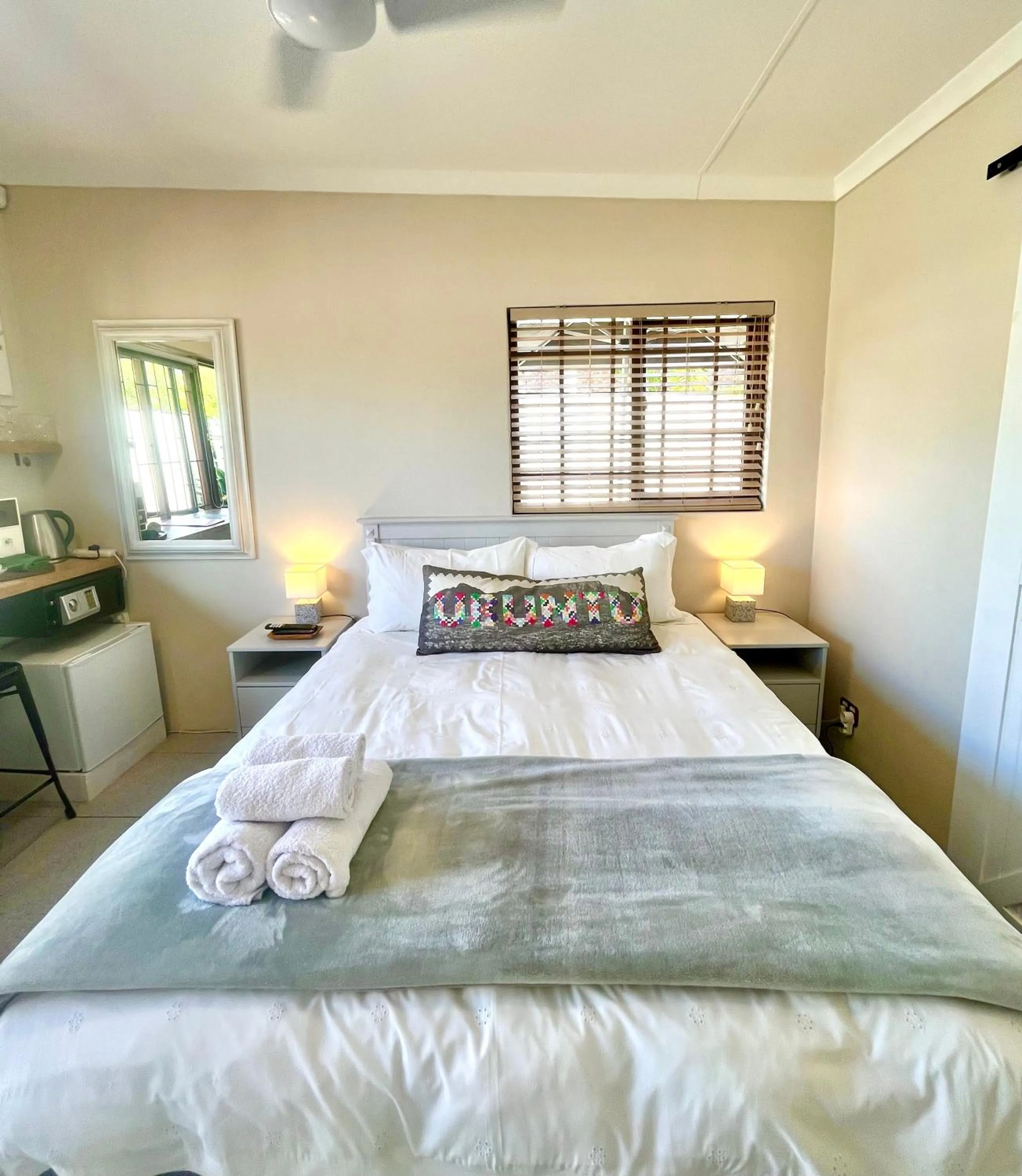 Bed in Dolphin Circle Bed and Breakfast