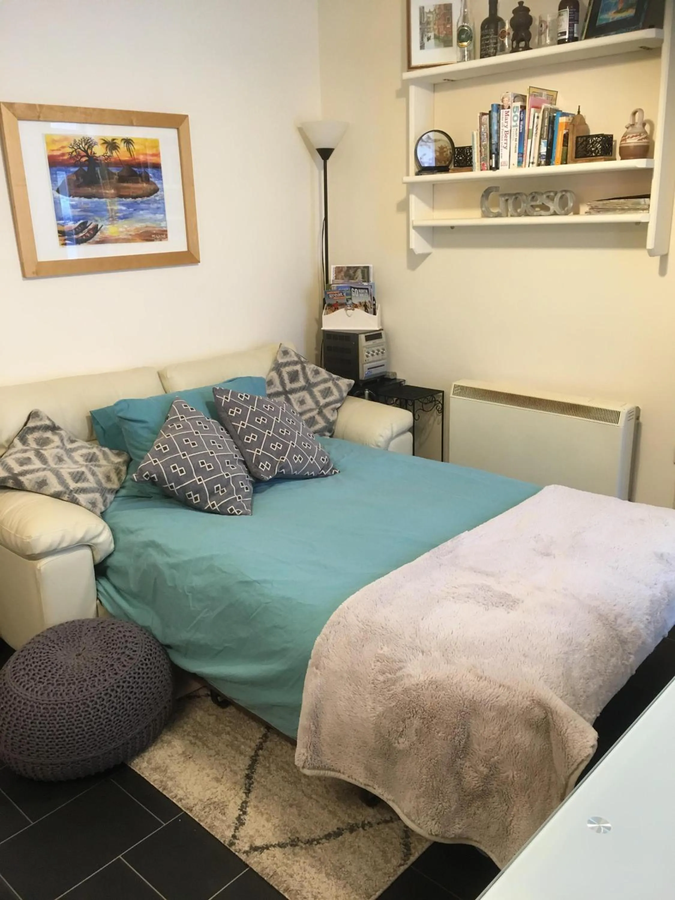 Living room, Bed in Chapel St Apartments