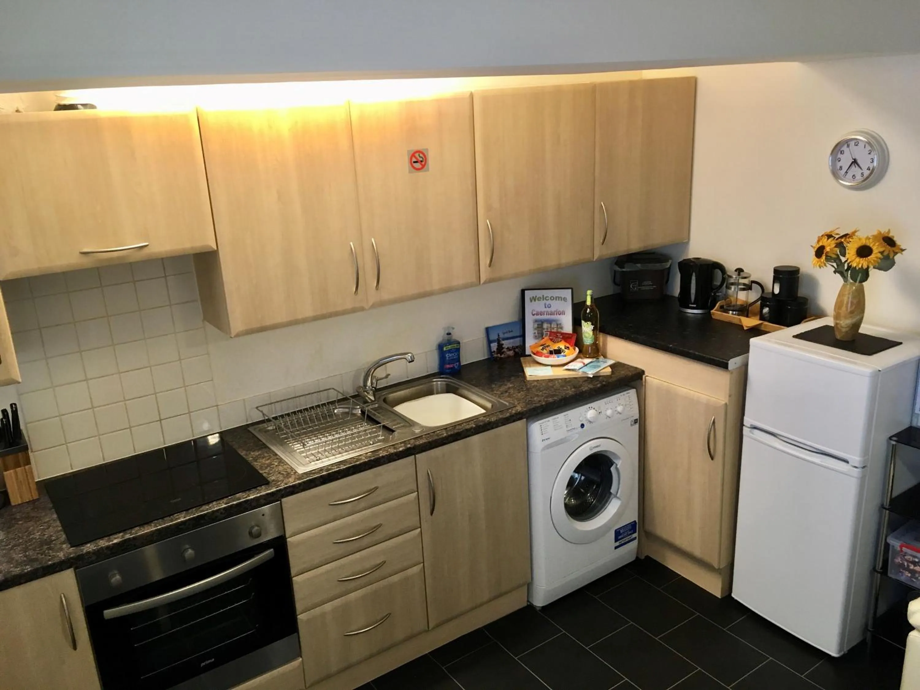 Kitchen or kitchenette in Chapel St Apartments