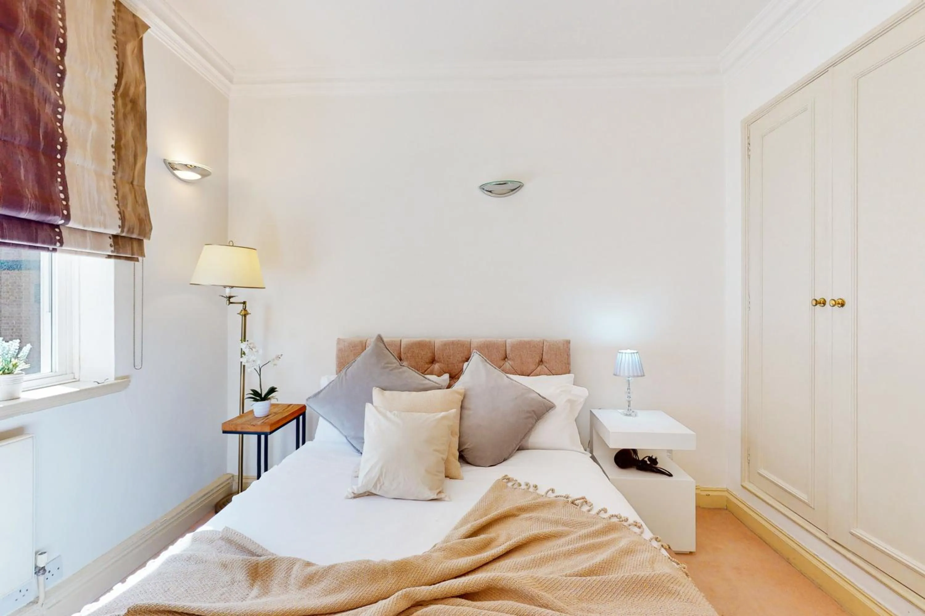 Bed in Stay in bond street