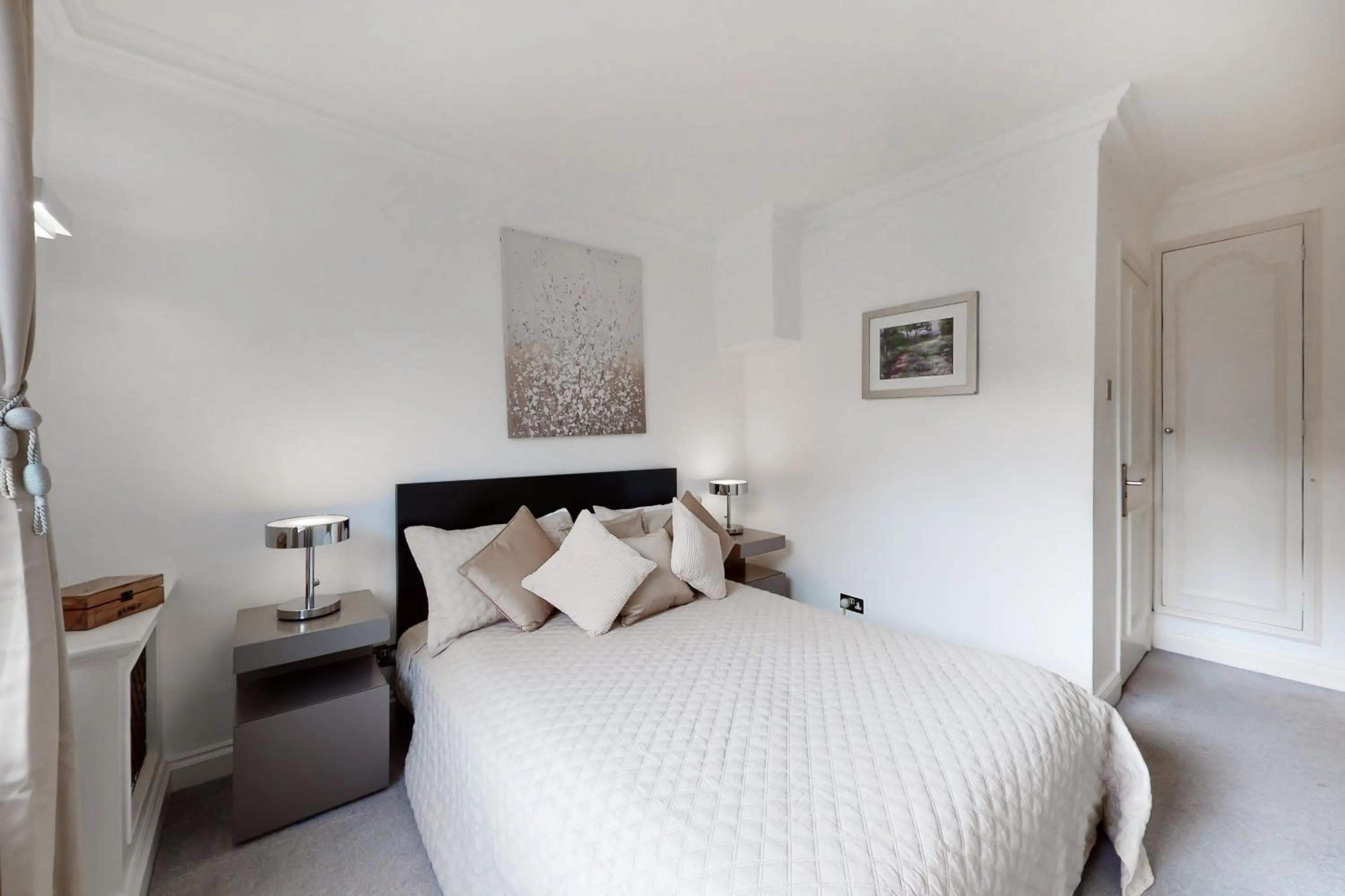 Bed in Stay in bond street