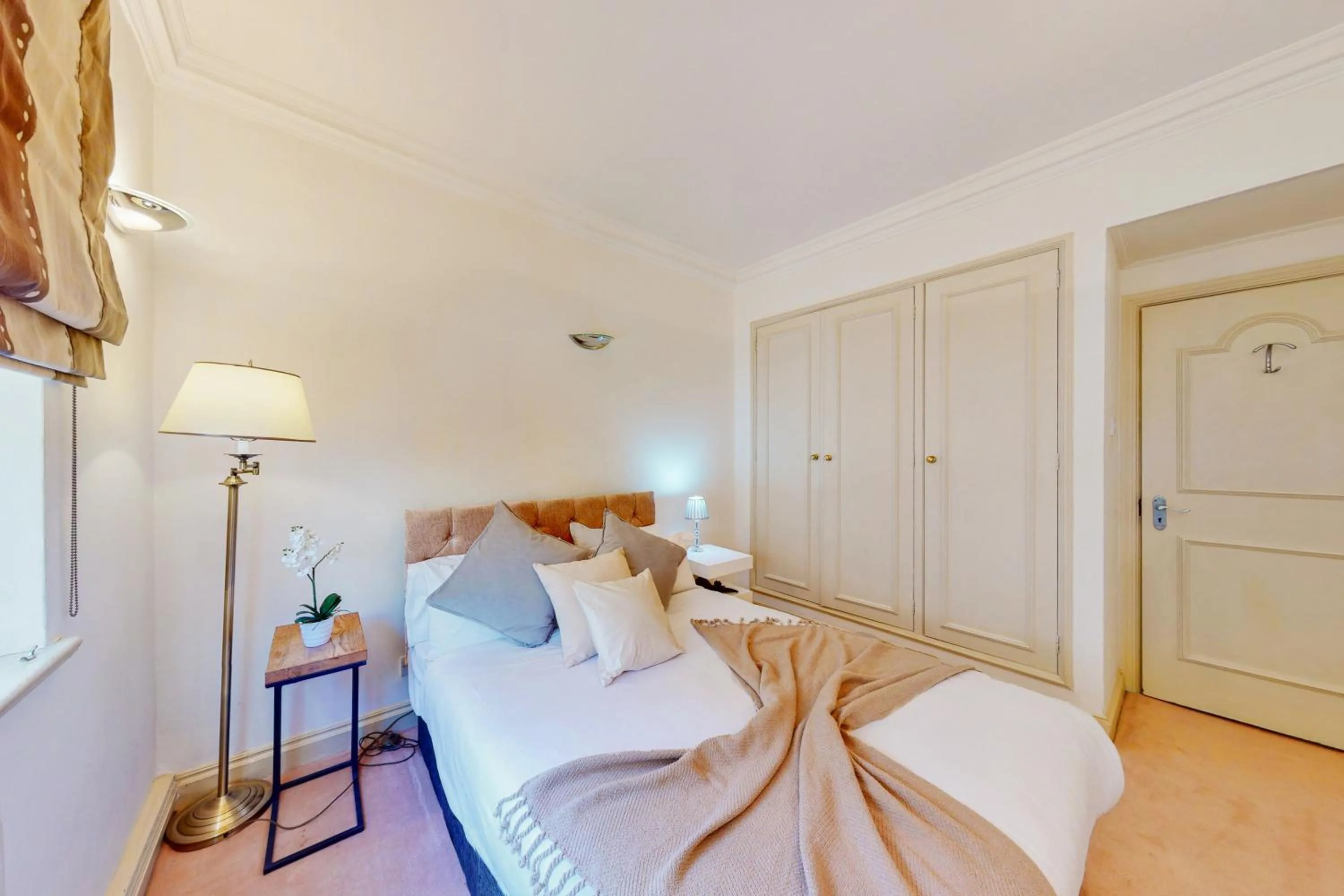 Bed in Stay in bond street