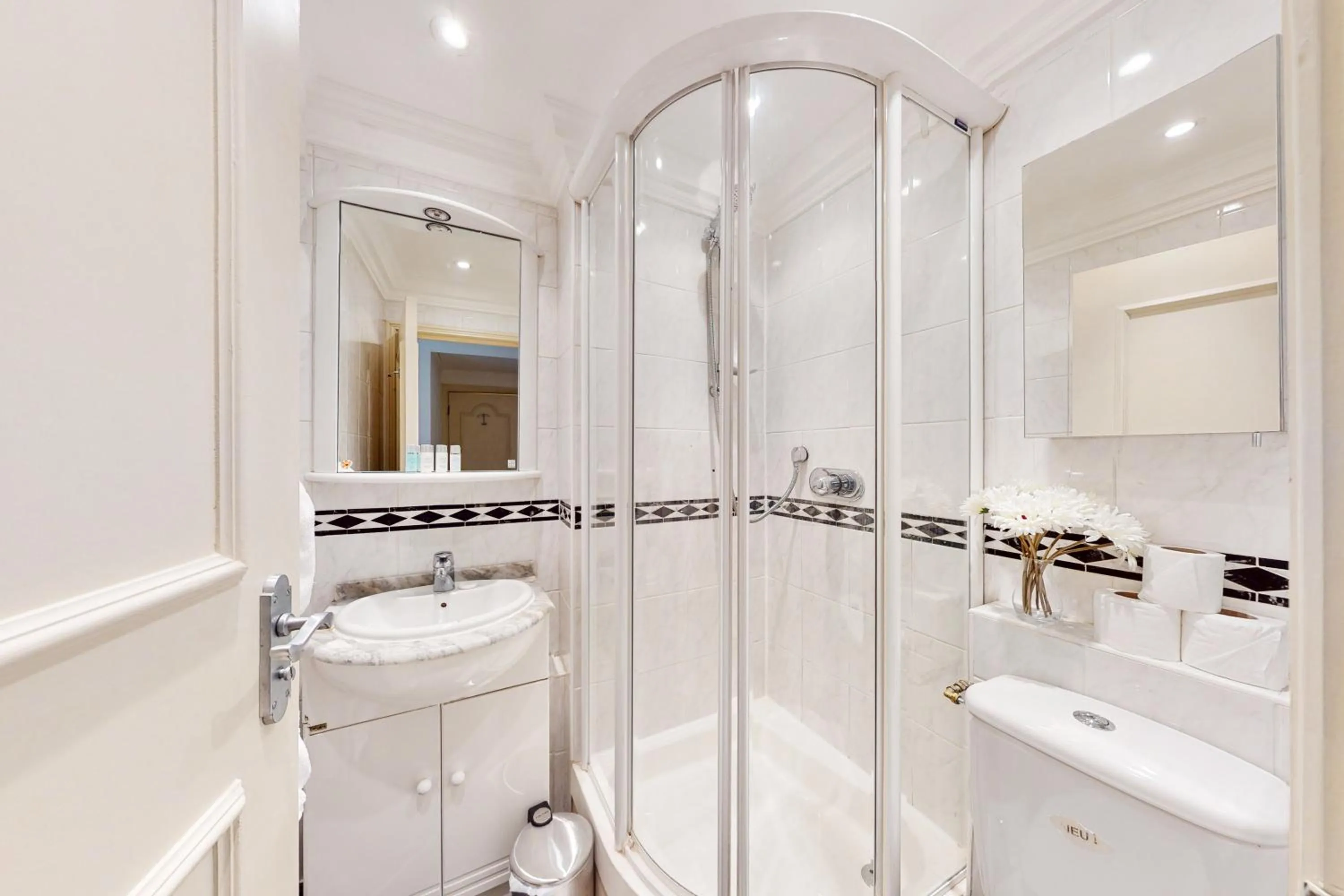 Bathroom in Stay in bond street