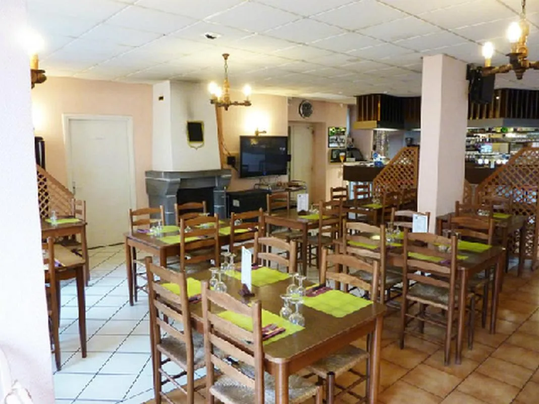 Restaurant/places to eat in Hôtel Restaurant du Pont-Vieux