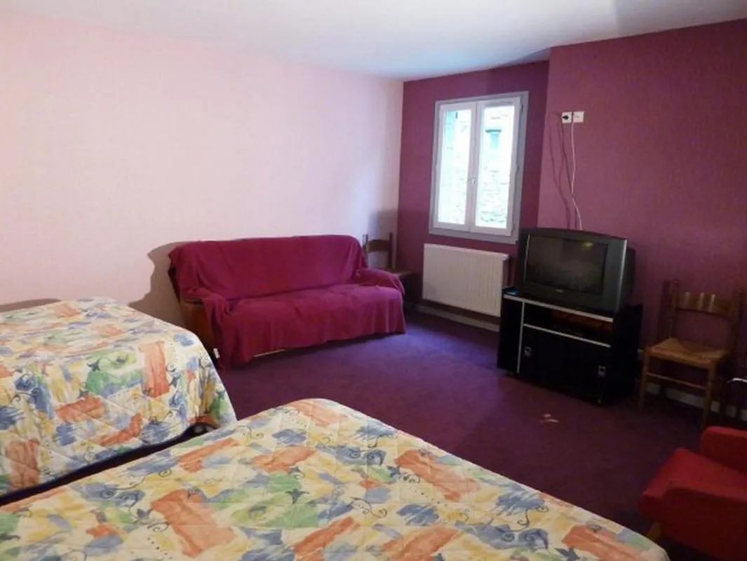 Photo of the whole room, Bed in Hôtel Restaurant du Pont-Vieux