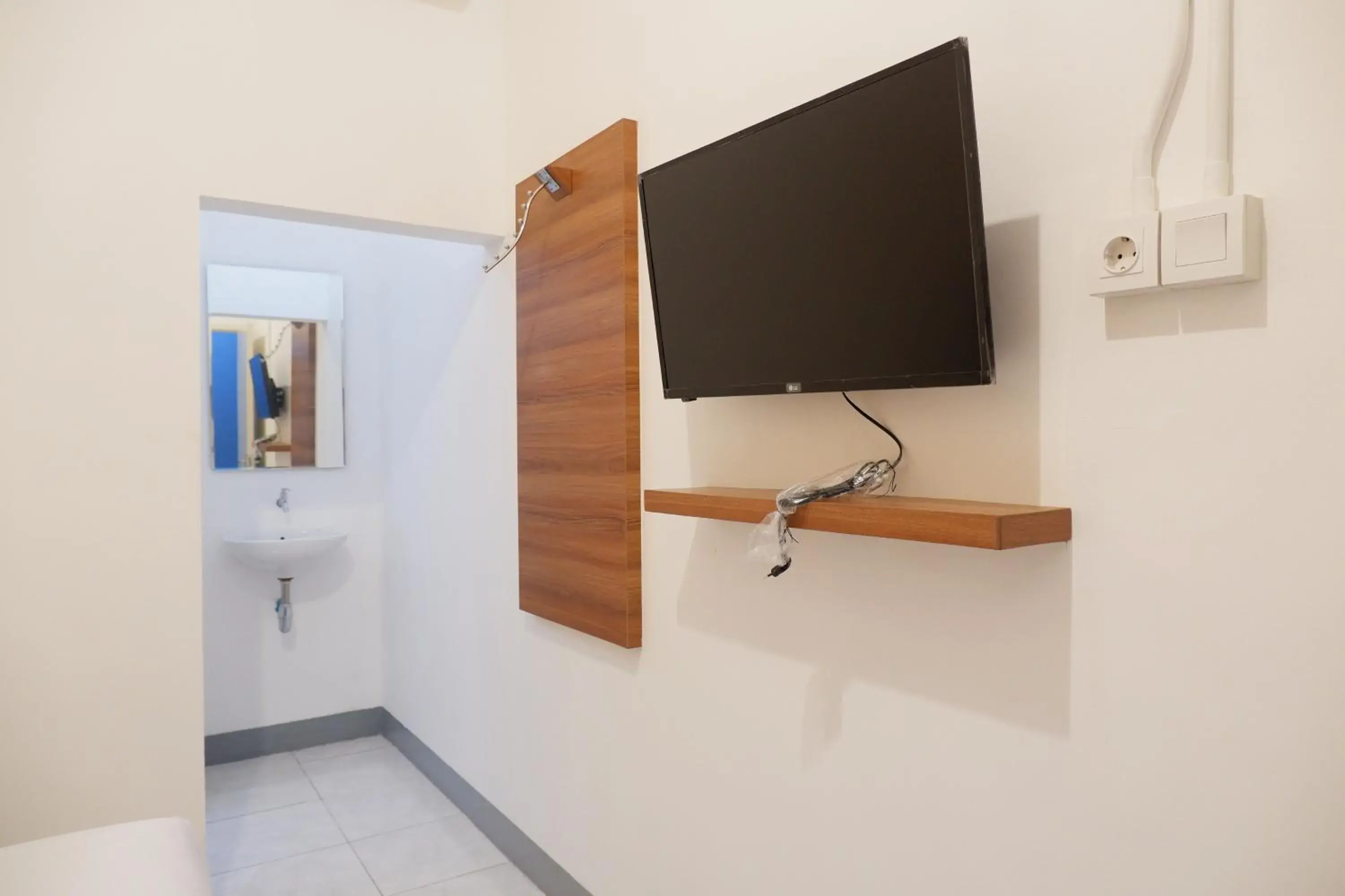 TV and multimedia in Kokonut Guesthouse TV and multimedia in Kokonut Guesthouse