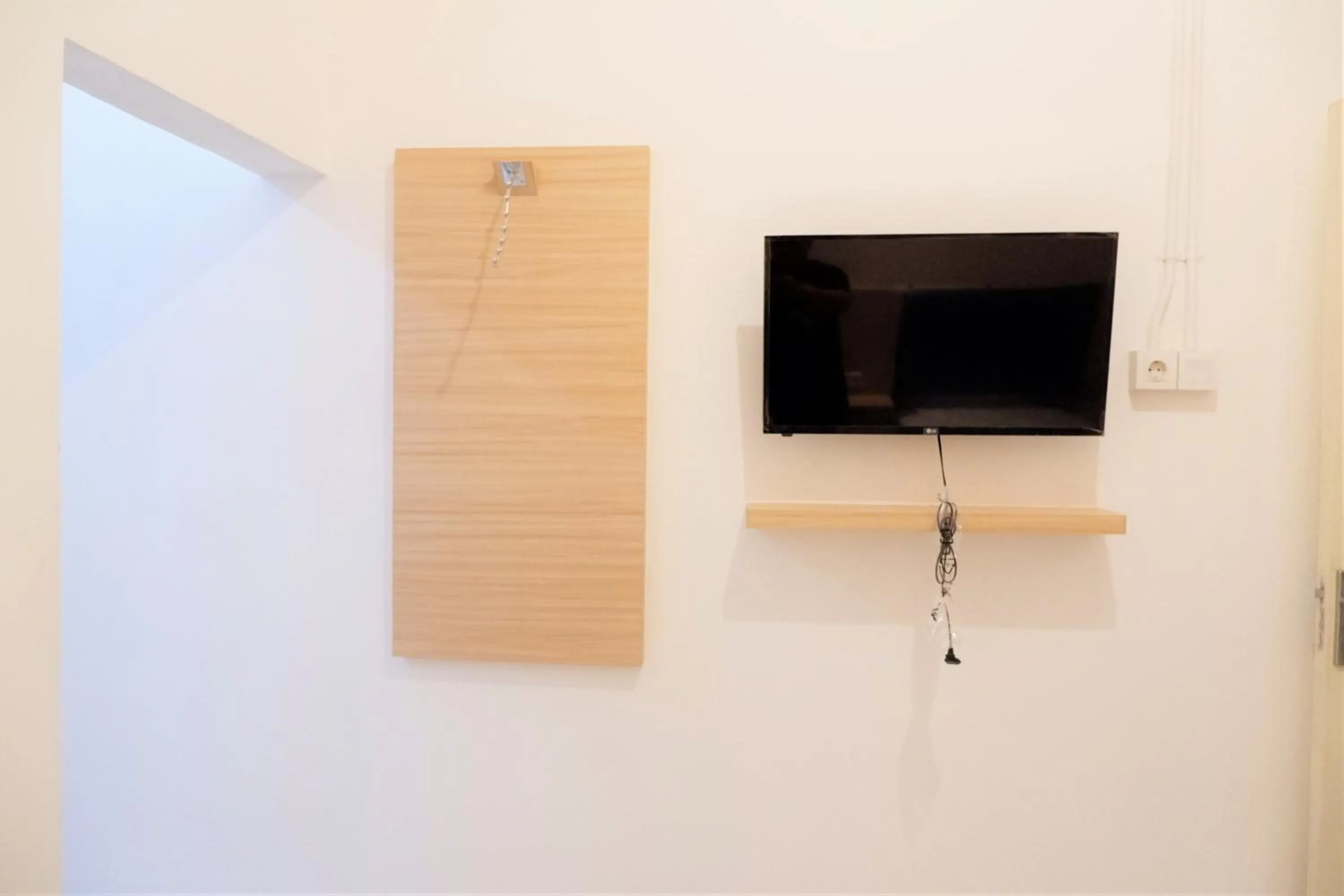 TV and multimedia in Kokonut Guesthouse