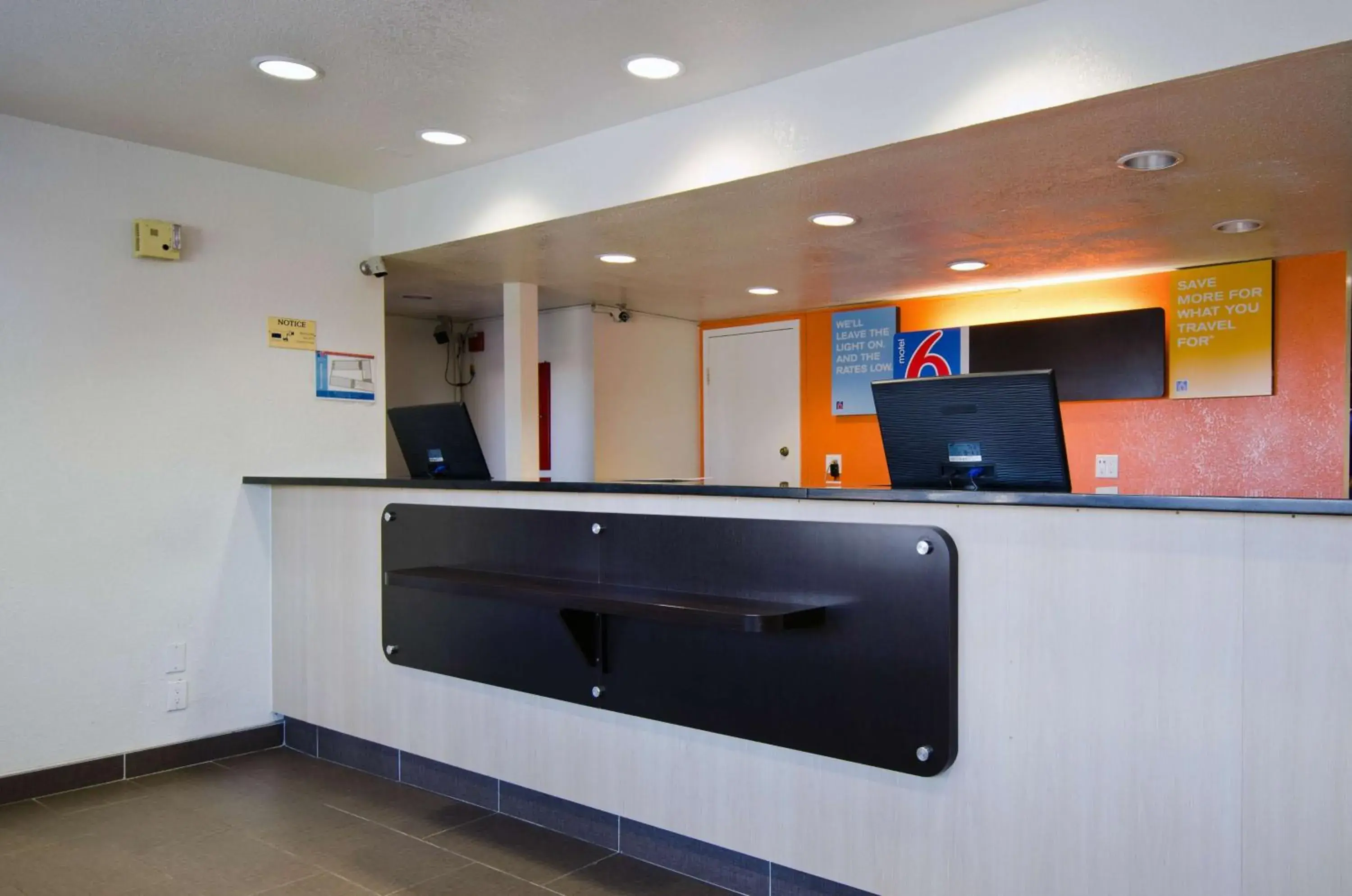 Lobby or reception in Motel 6-Camp Springs, DC - South Camp Springs Lobby or reception in Motel 6-Camp Springs, DC - South Camp Springs