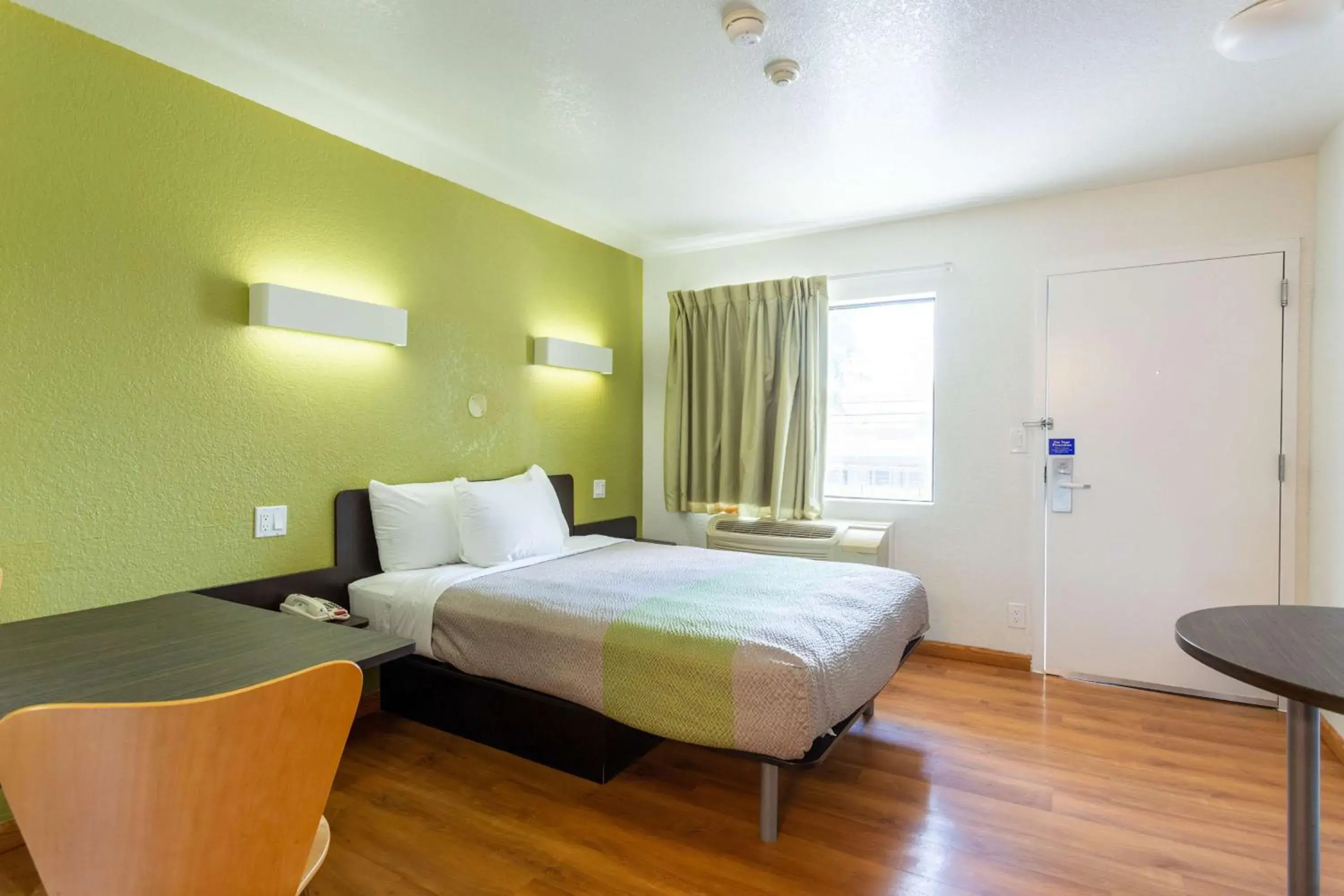 Photo of the whole room, Bed in Motel 6-Camp Springs, DC - South Camp Springs Photo of the whole room, Bed in Motel 6-Camp Springs, DC - South Camp Springs