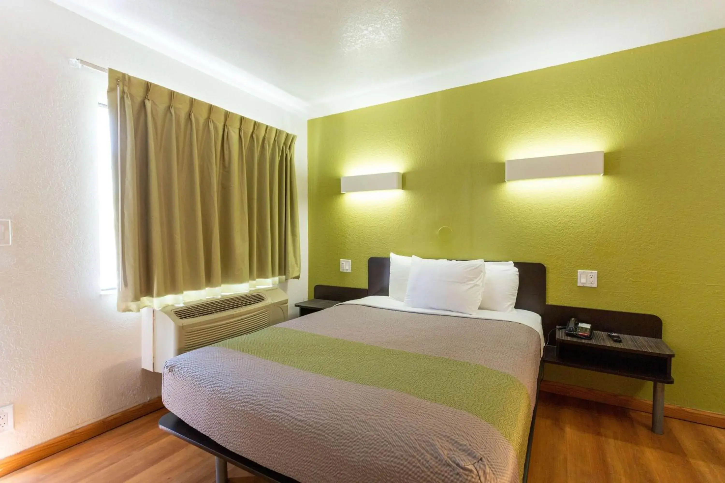 Photo of the whole room, Bed in Motel 6-Camp Springs, DC - South Camp Springs Photo of the whole room, Bed in Motel 6-Camp Springs, DC - South Camp Springs