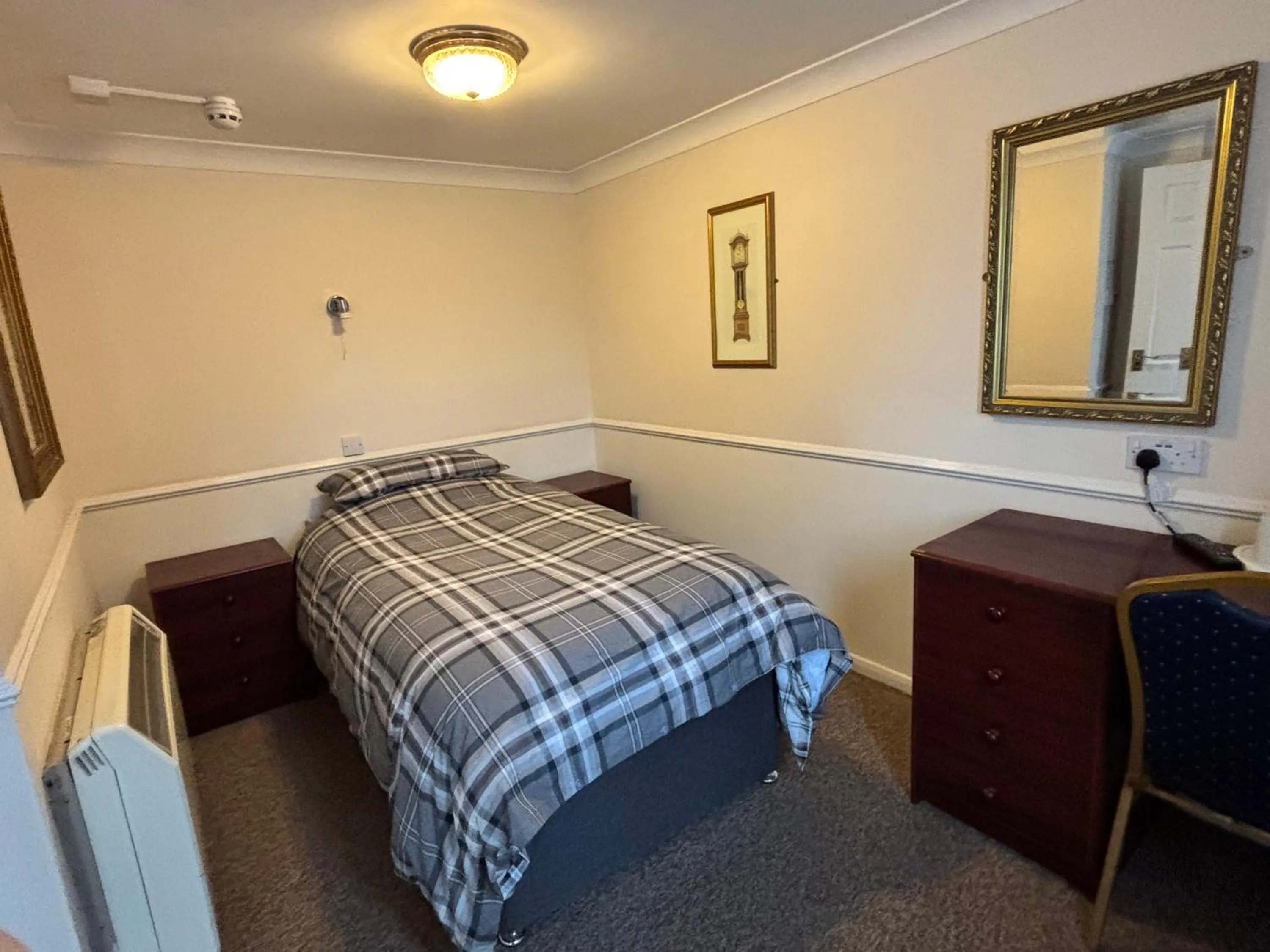 Bedroom, Bed in The Old Lamb