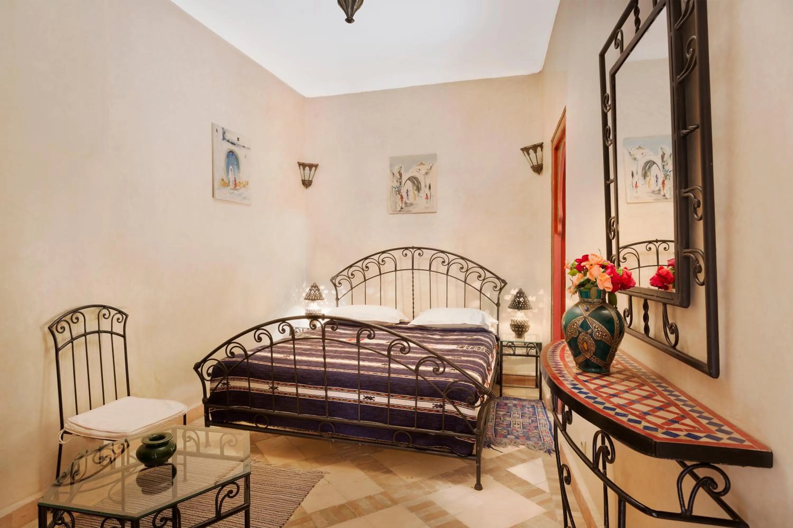 Photo of the whole room, Bed in Riad Julia