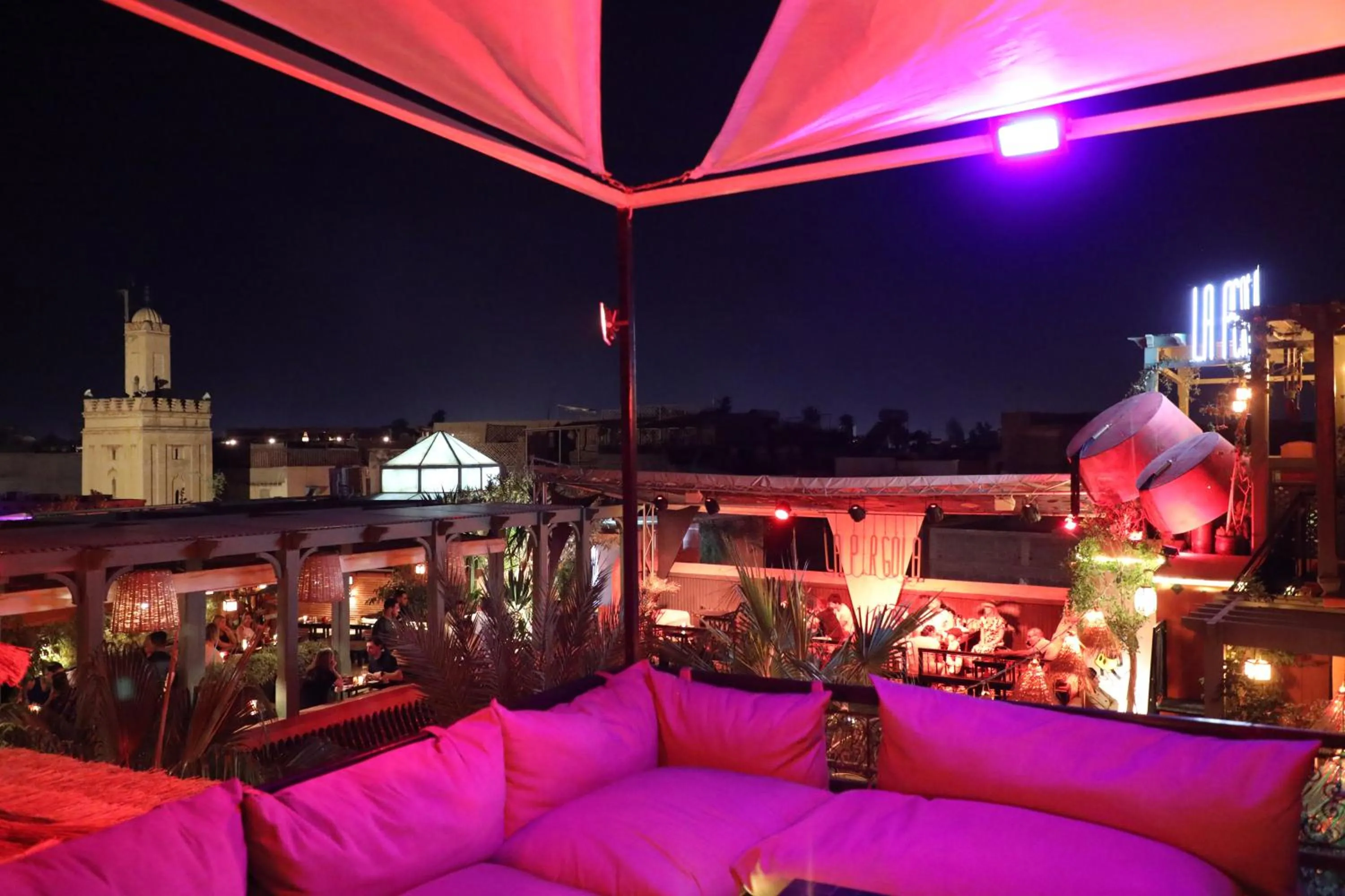 Restaurant/places to eat in Riad Monceau