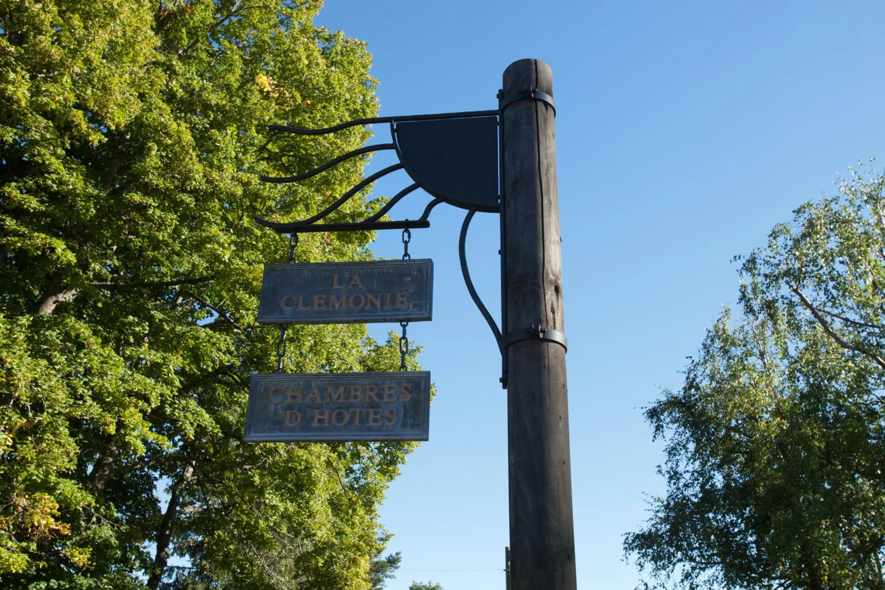 Property logo or sign in BnB La Clemonie