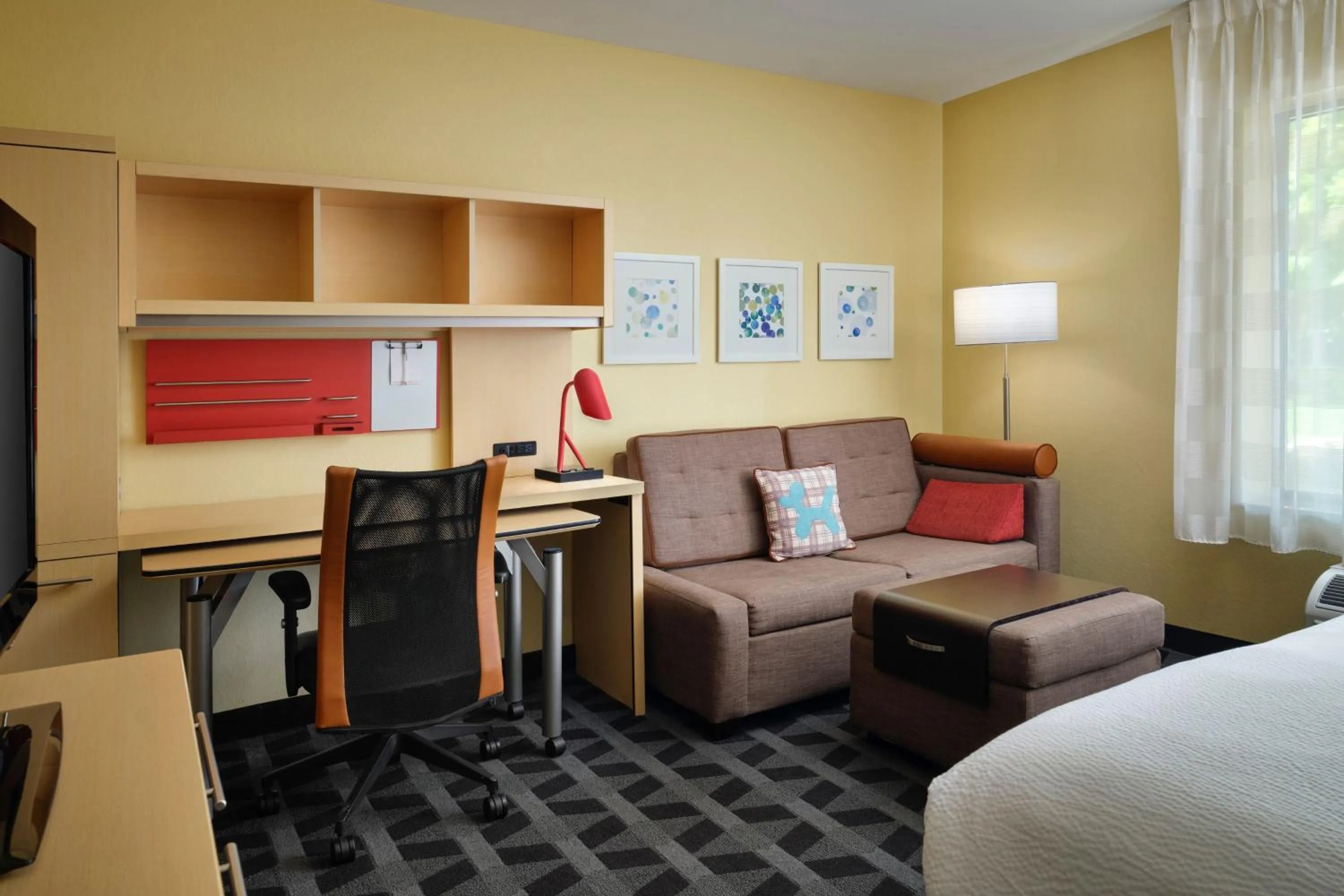 Photo of the whole room, Bed in TownePlace Suites Ann Arbor