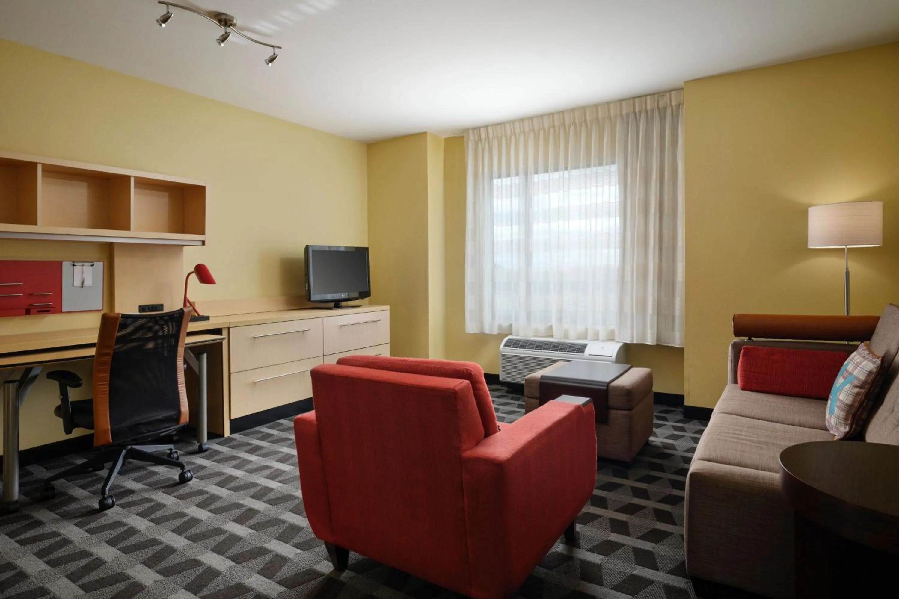 Living room in TownePlace Suites Ann Arbor