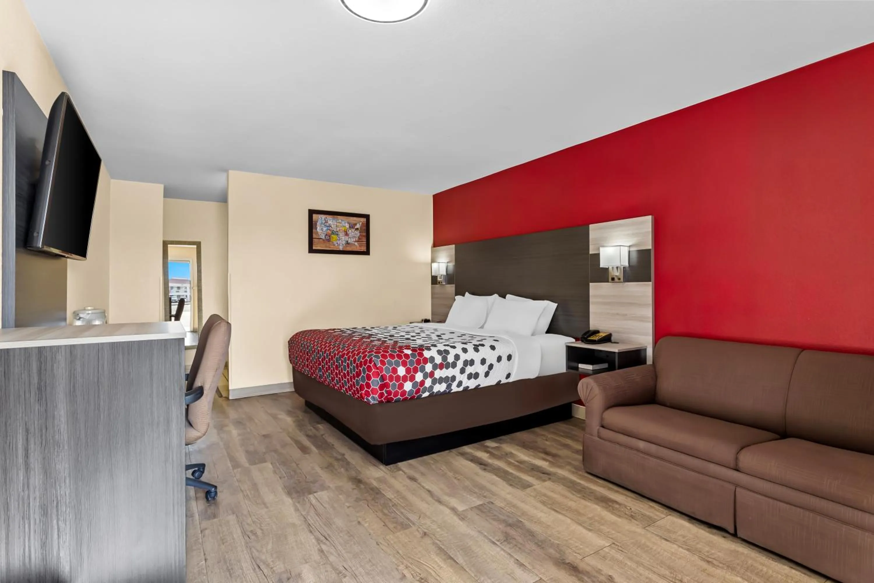 Bed in Econo Lodge Inn & Suites Santa Rosa