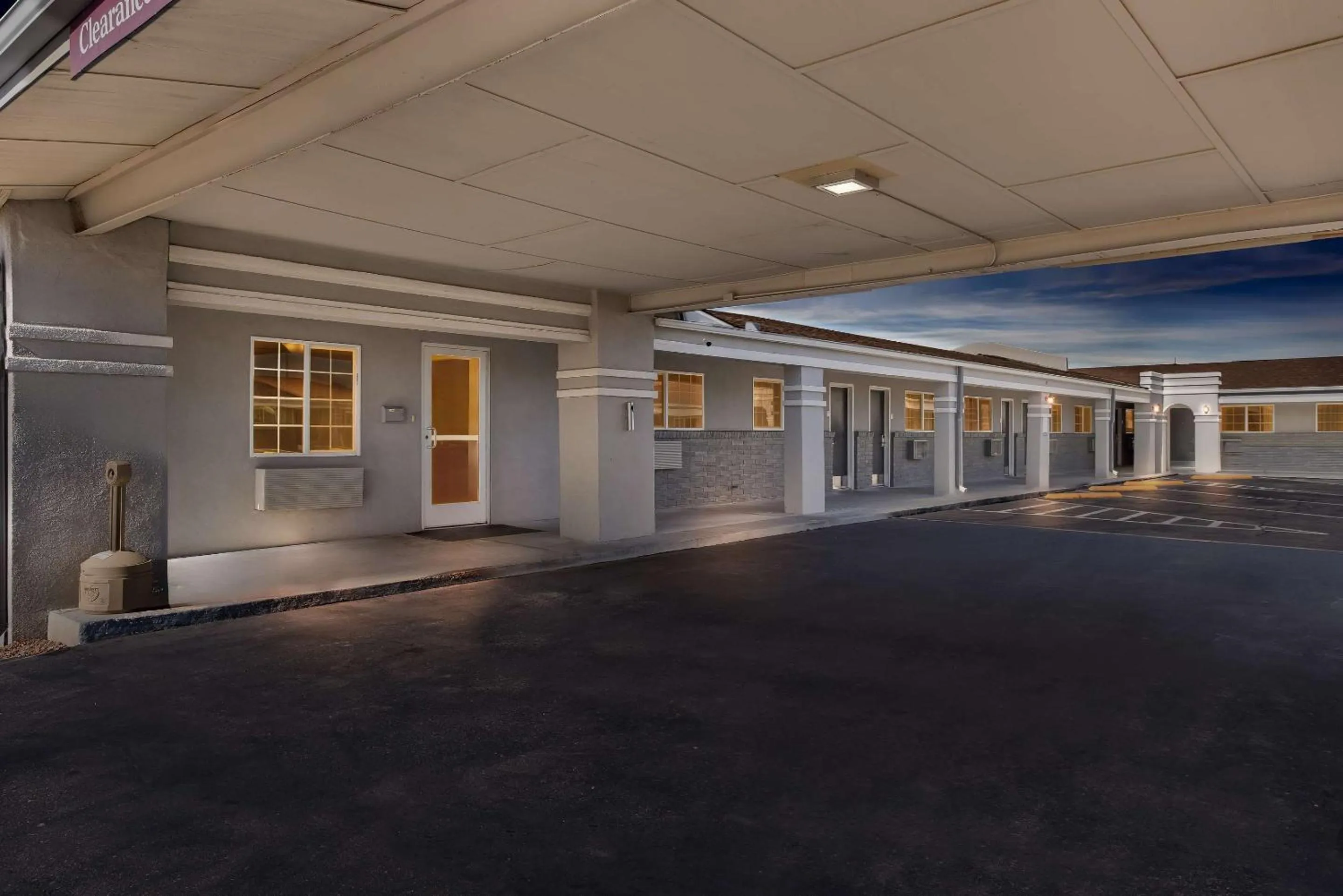 Property building in Econo Lodge Inn & Suites Santa Rosa