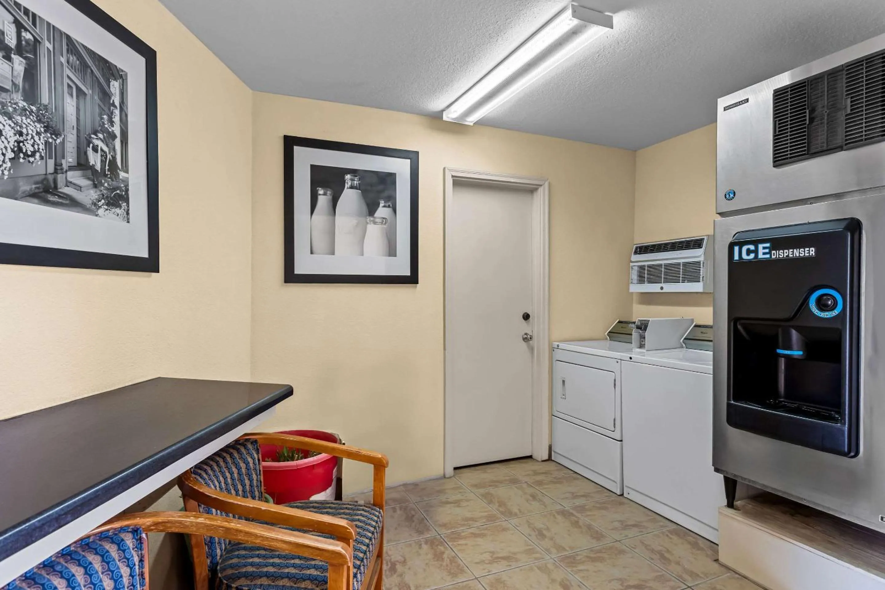 Other in Econo Lodge Inn & Suites Santa Rosa