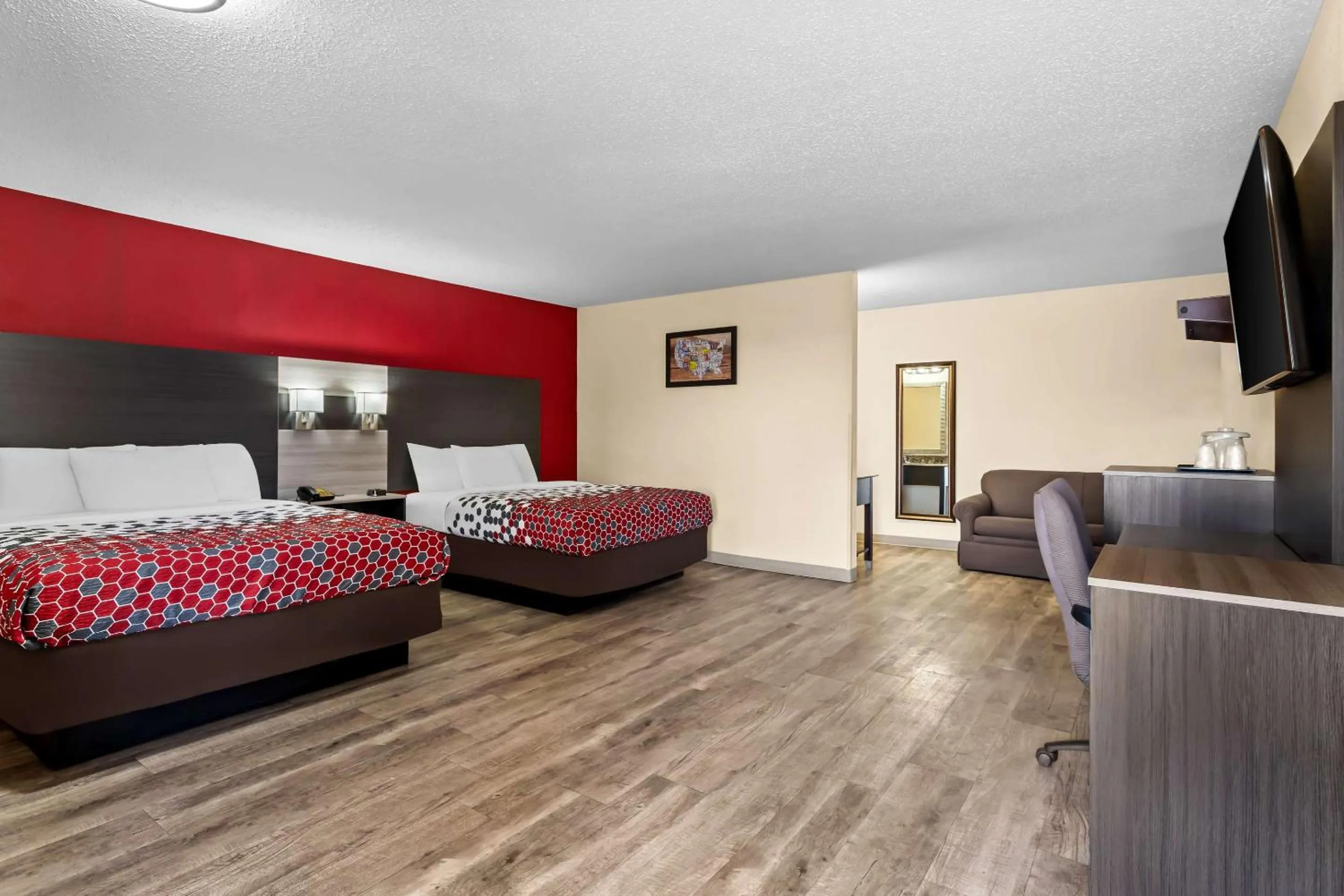 Bedroom, Bed in Econo Lodge Inn & Suites Santa Rosa