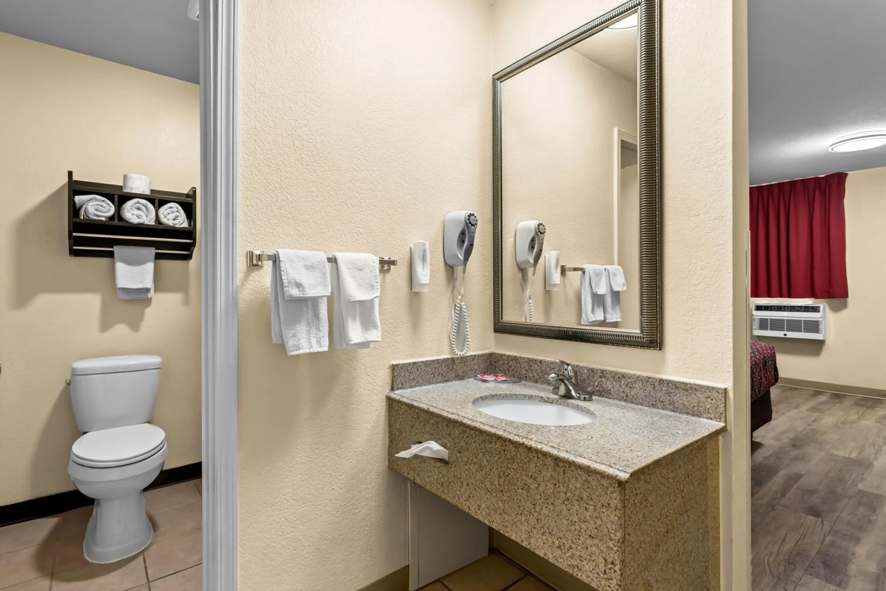 Econo Lodge Inn & Suites Santa Rosa
