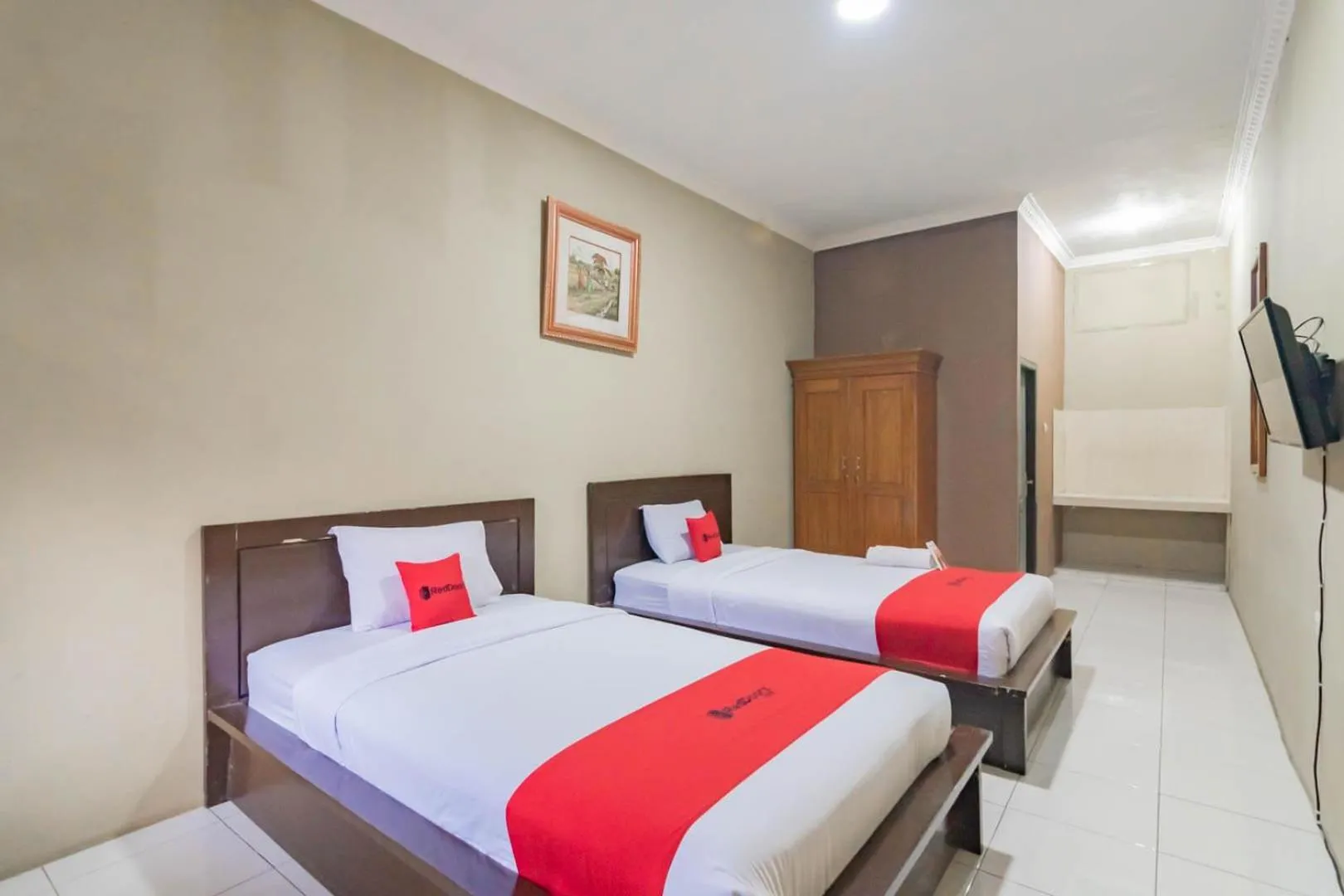 RedDoorz near Pantai Karang Hawu Pelabuhan Ratu
