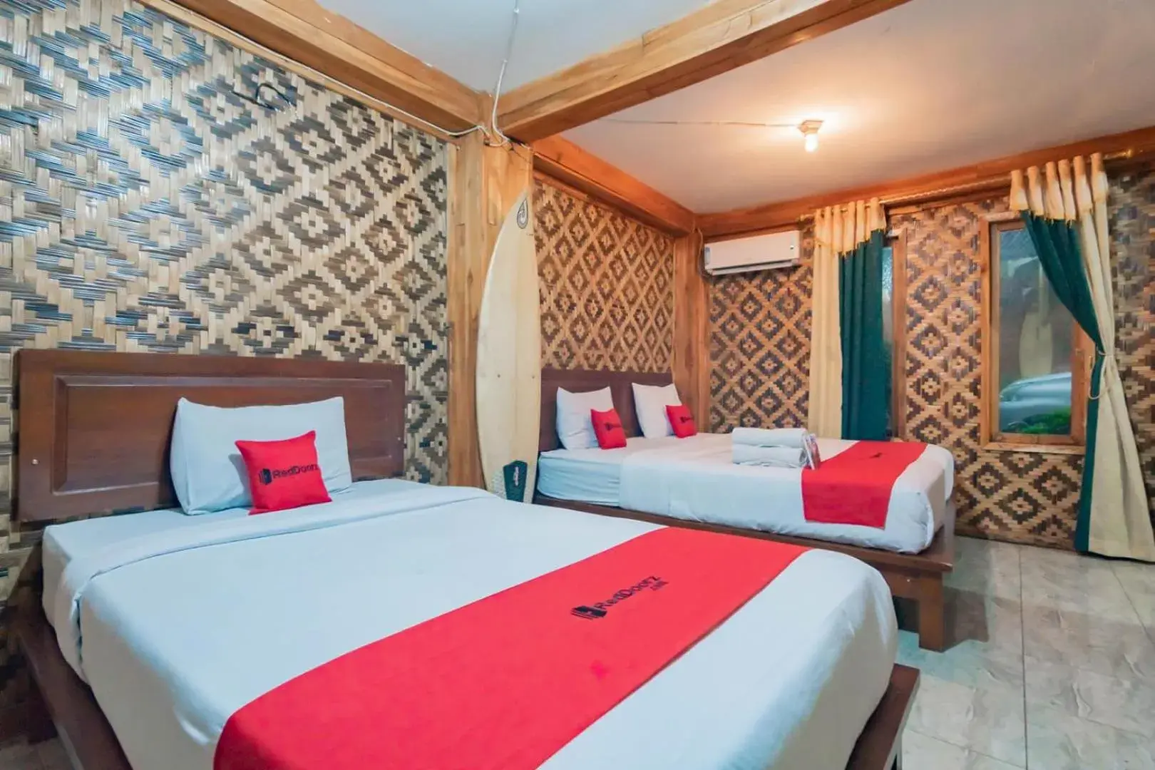 RedDoorz near Pantai Karang Hawu Pelabuhan Ratu RedDoorz near Pantai Karang Hawu Pelabuhan Ratu
