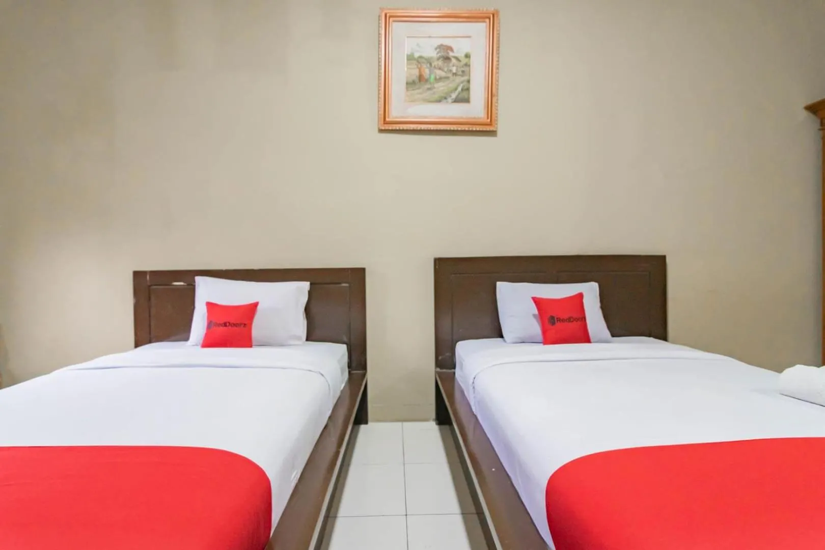 RedDoorz near Pantai Karang Hawu Pelabuhan Ratu