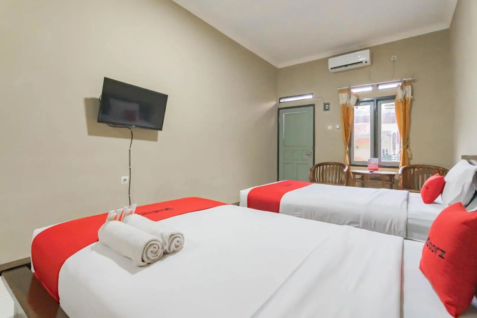 RedDoorz near Pantai Karang Hawu Pelabuhan Ratu