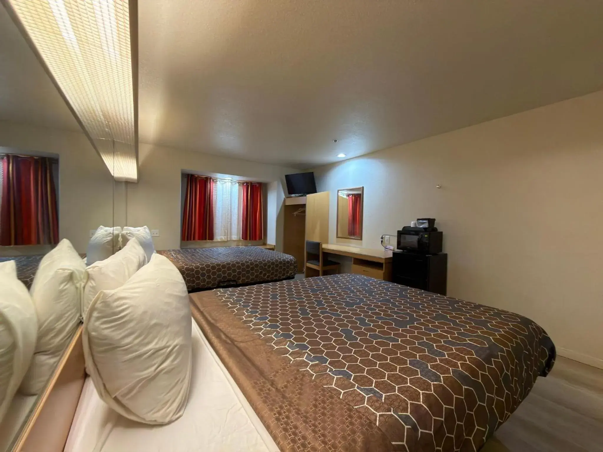 Bed in Americas Best Value Inn and Suites Ada Bed in Americas Best Value Inn and Suites Ada