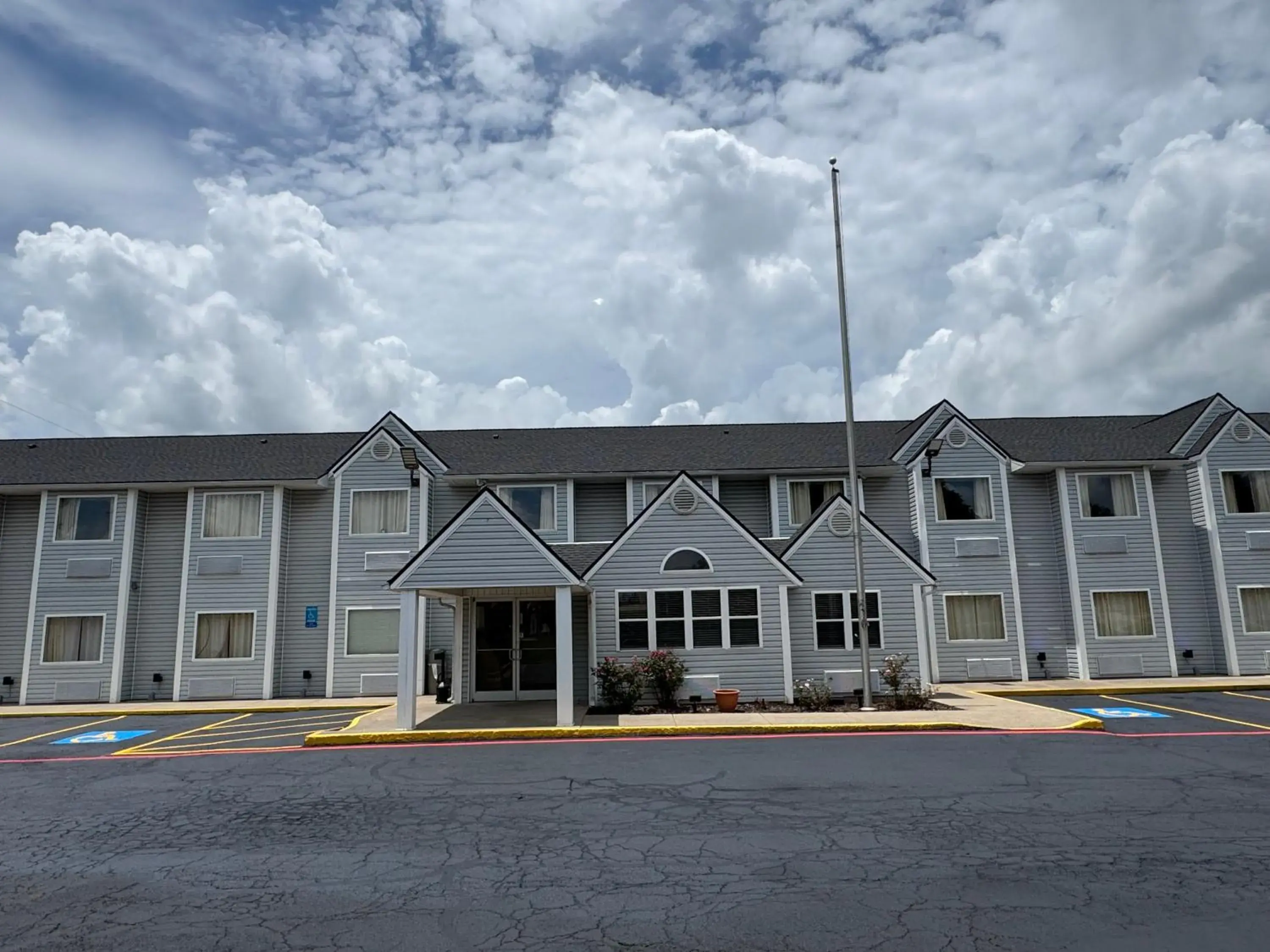 Property building in Americas Best Value Inn and Suites Ada Property building in Americas Best Value Inn and Suites Ada