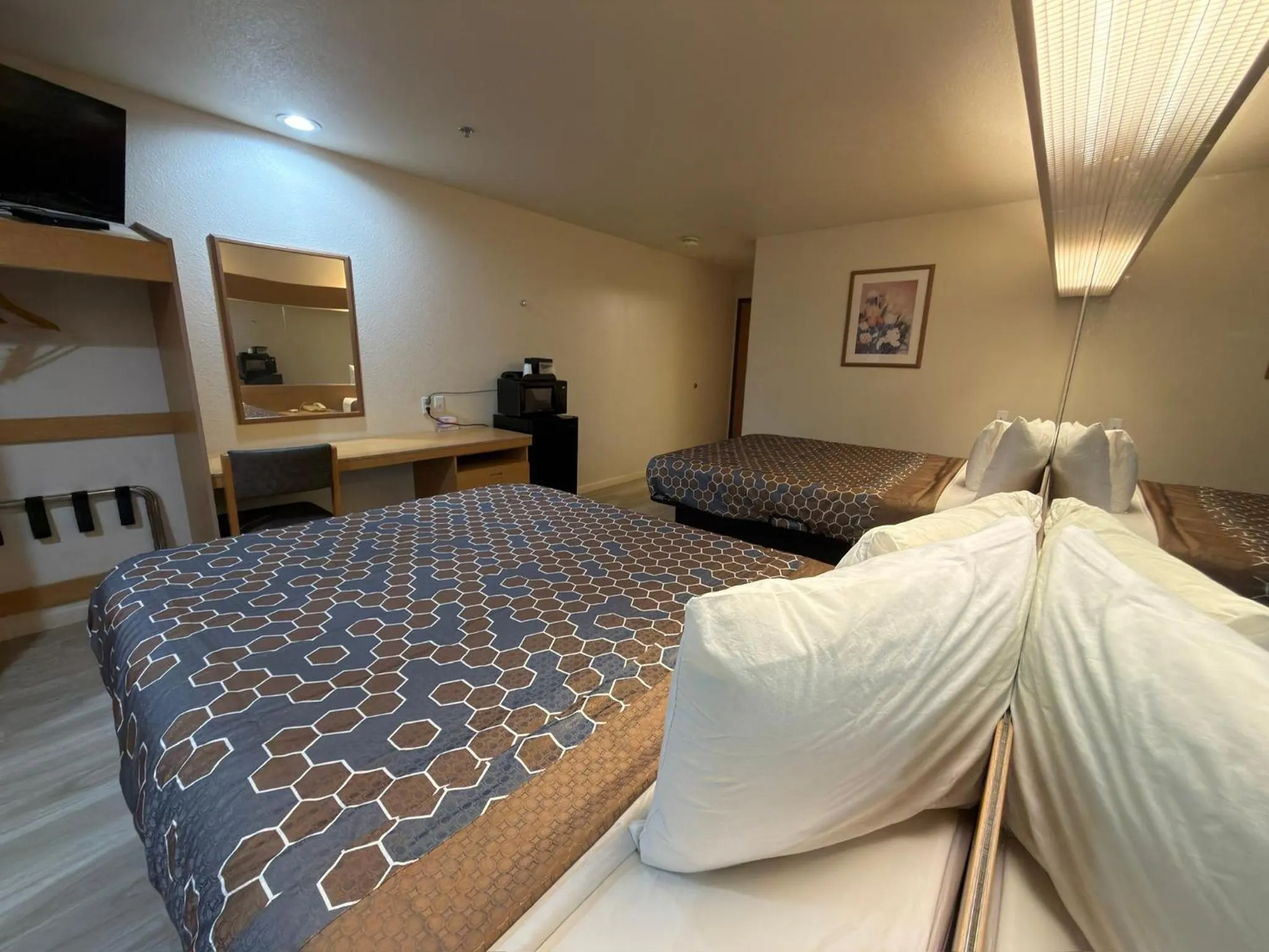 Bed in Americas Best Value Inn and Suites Ada