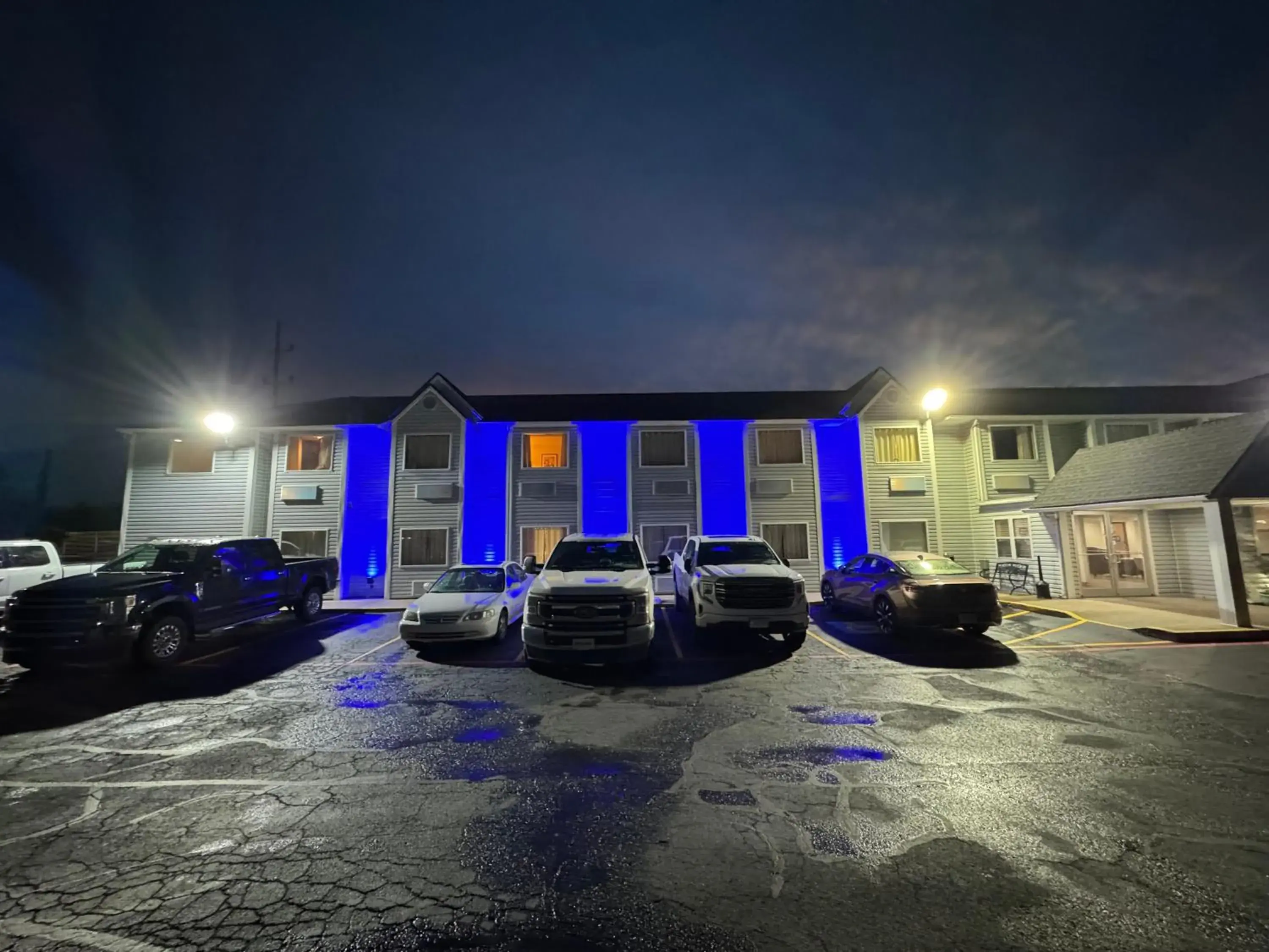 Property building in Americas Best Value Inn and Suites Ada Property building in Americas Best Value Inn and Suites Ada