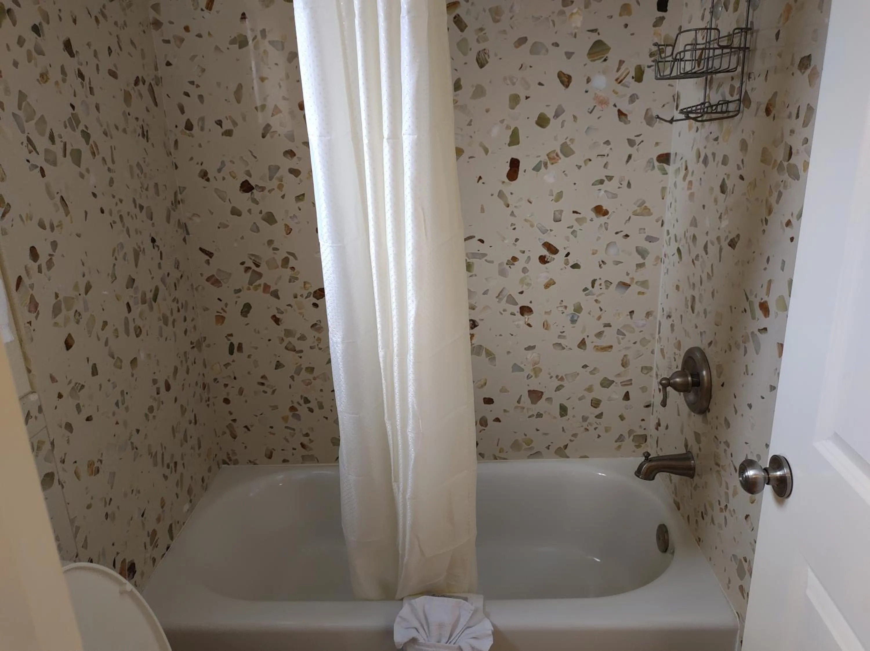 Shower in Economy Inn Richmond