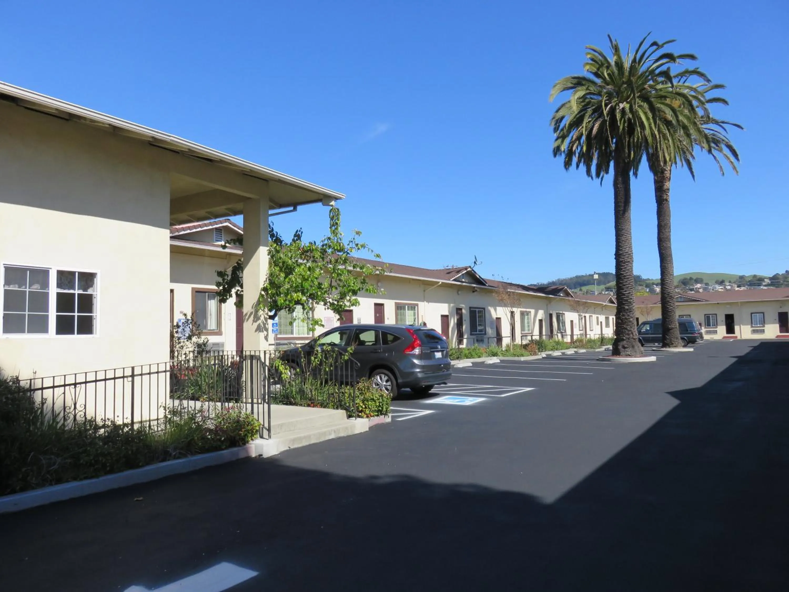 Facade/entrance in Economy Inn Richmond